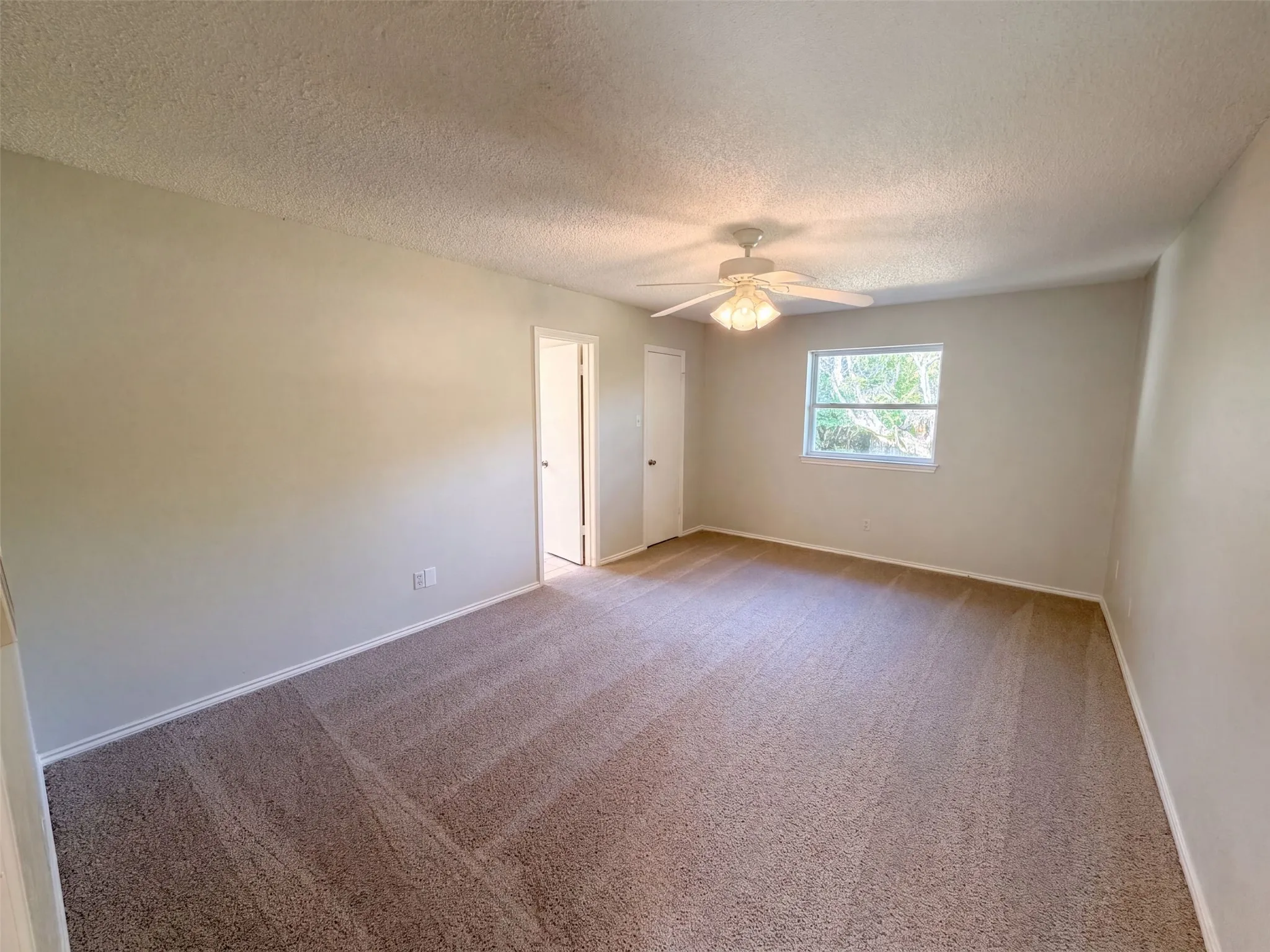 Single Family Residence For Sale in Tarrant County , 2209 Mountainview Drive, Hurst, Texas 76054, 3 Bedroom, 2 Bathroom, 2 Garage spaces, 1,521 Sqft, built in 1973, mls#21389797, Real Estate Agent in Hurst, Homes For Sale in Tarrant county, Homes For Sale in Hurst, Realtor in Hurst Texas, Real Estate Brokerage Independent Realty Texas, Luminita Cordes Realtor