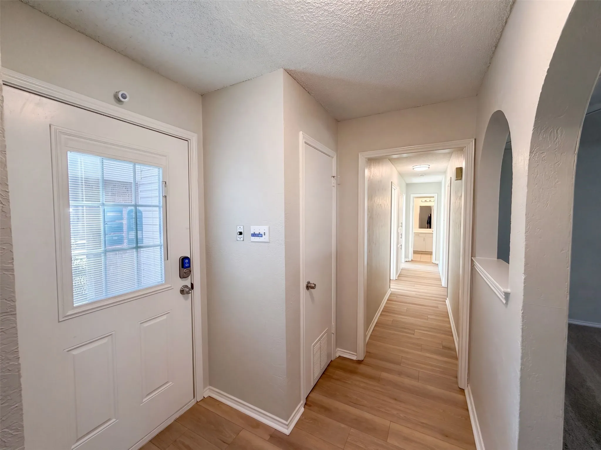 Single Family Residence For Sale in Tarrant County , 2209 Mountainview Drive, Hurst, Texas 76054, 3 Bedroom, 2 Bathroom, 2 Garage spaces, 1,521 Sqft, built in 1973, mls#21389797, Real Estate Agent in Hurst, Homes For Sale in Tarrant county, Homes For Sale in Hurst, Realtor in Hurst Texas, Real Estate Brokerage Independent Realty Texas, Luminita Cordes Realtor
