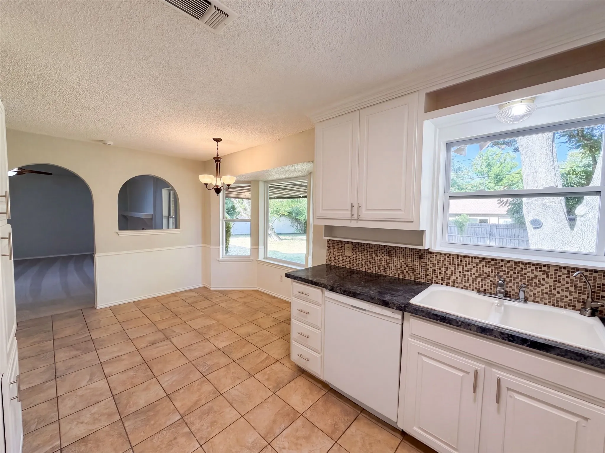 Single Family Residence For Sale in Tarrant County , 2209 Mountainview Drive, Hurst, Texas 76054, 3 Bedroom, 2 Bathroom, 2 Garage spaces, 1,521 Sqft, built in 1973, mls#21389797, Real Estate Agent in Hurst, Homes For Sale in Tarrant county, Homes For Sale in Hurst, Realtor in Hurst Texas, Real Estate Brokerage Independent Realty Texas, Luminita Cordes Realtor