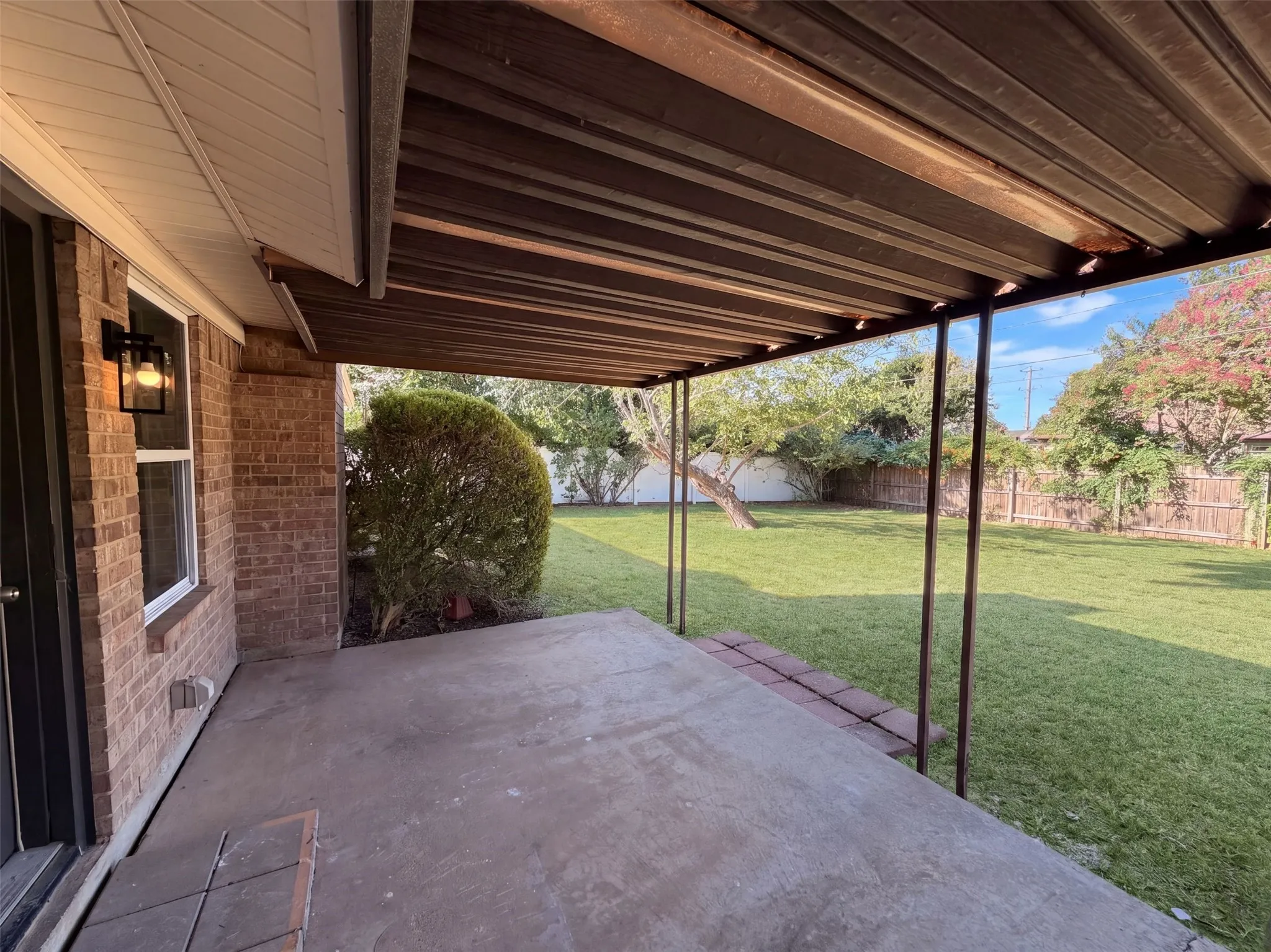 Single Family Residence For Sale in Tarrant County , 2209 Mountainview Drive, Hurst, Texas 76054, 3 Bedroom, 2 Bathroom, 2 Garage spaces, 1,521 Sqft, built in 1973, mls#21389797, Real Estate Agent in Hurst, Homes For Sale in Tarrant county, Homes For Sale in Hurst, Realtor in Hurst Texas, Real Estate Brokerage Independent Realty Texas, Luminita Cordes Realtor