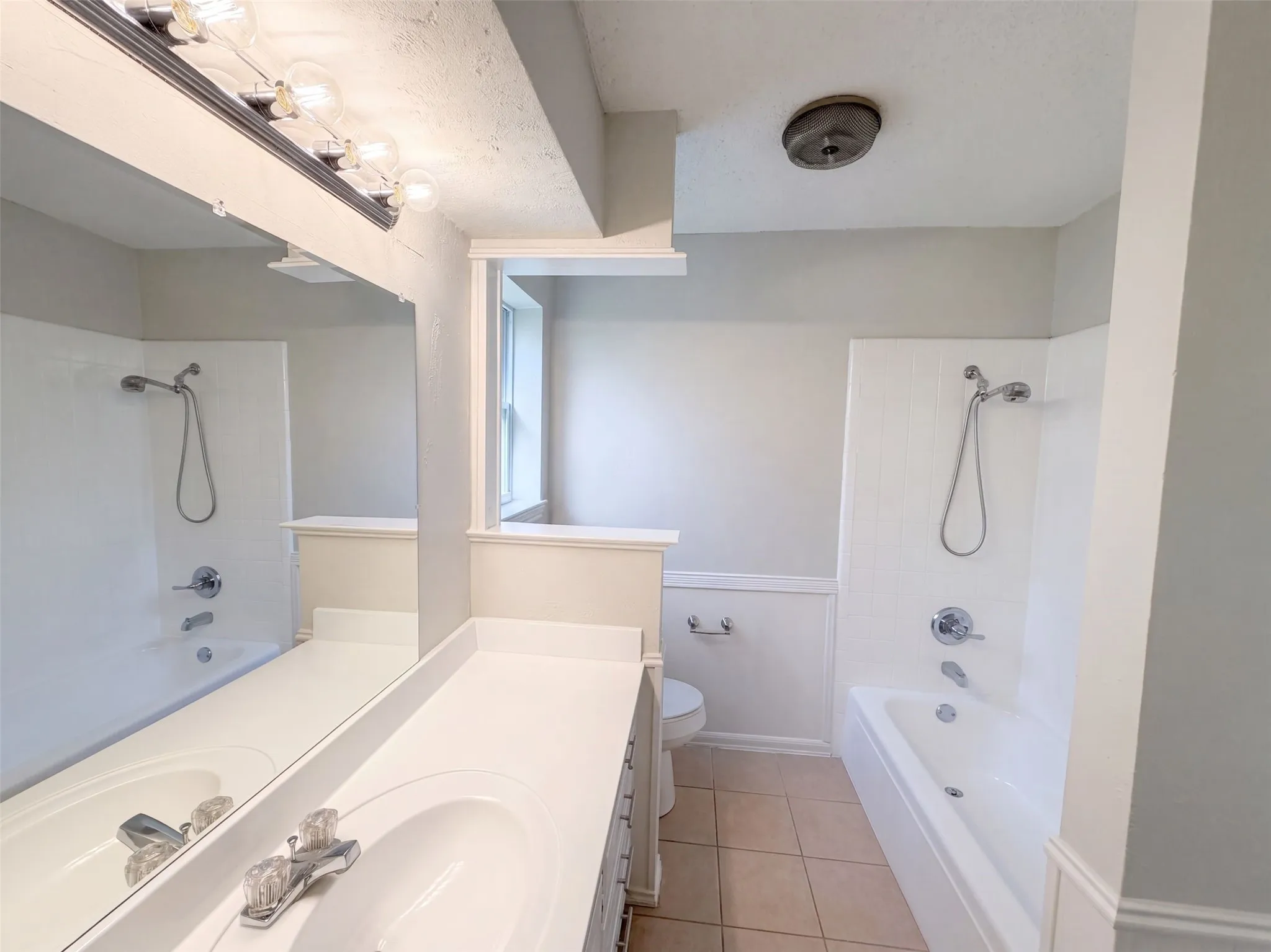 Single Family Residence For Sale in Tarrant County , 2209 Mountainview Drive, Hurst, Texas 76054, 3 Bedroom, 2 Bathroom, 2 Garage spaces, 1,521 Sqft, built in 1973, mls#21389797, Real Estate Agent in Hurst, Homes For Sale in Tarrant county, Homes For Sale in Hurst, Realtor in Hurst Texas, Real Estate Brokerage Independent Realty Texas, Luminita Cordes Realtor