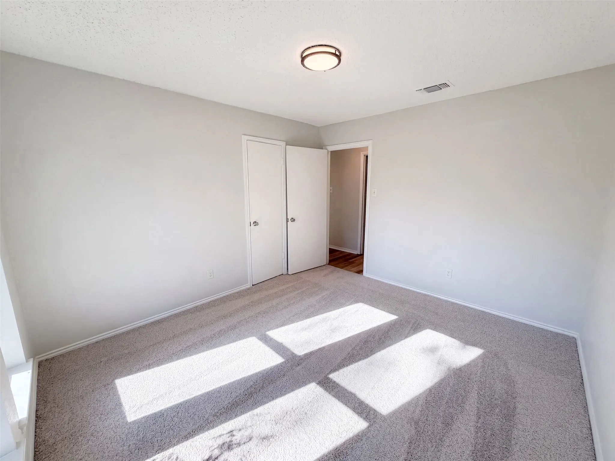 Single Family Residence For Sale in Tarrant County , 2209 Mountainview Drive, Hurst, Texas 76054, 3 Bedroom, 2 Bathroom, 2 Garage spaces, 1,521 Sqft, built in 1973, mls#21389797, Real Estate Agent in Hurst, Homes For Sale in Tarrant county, Homes For Sale in Hurst, Realtor in Hurst Texas, Real Estate Brokerage Independent Realty Texas, Luminita Cordes Realtor