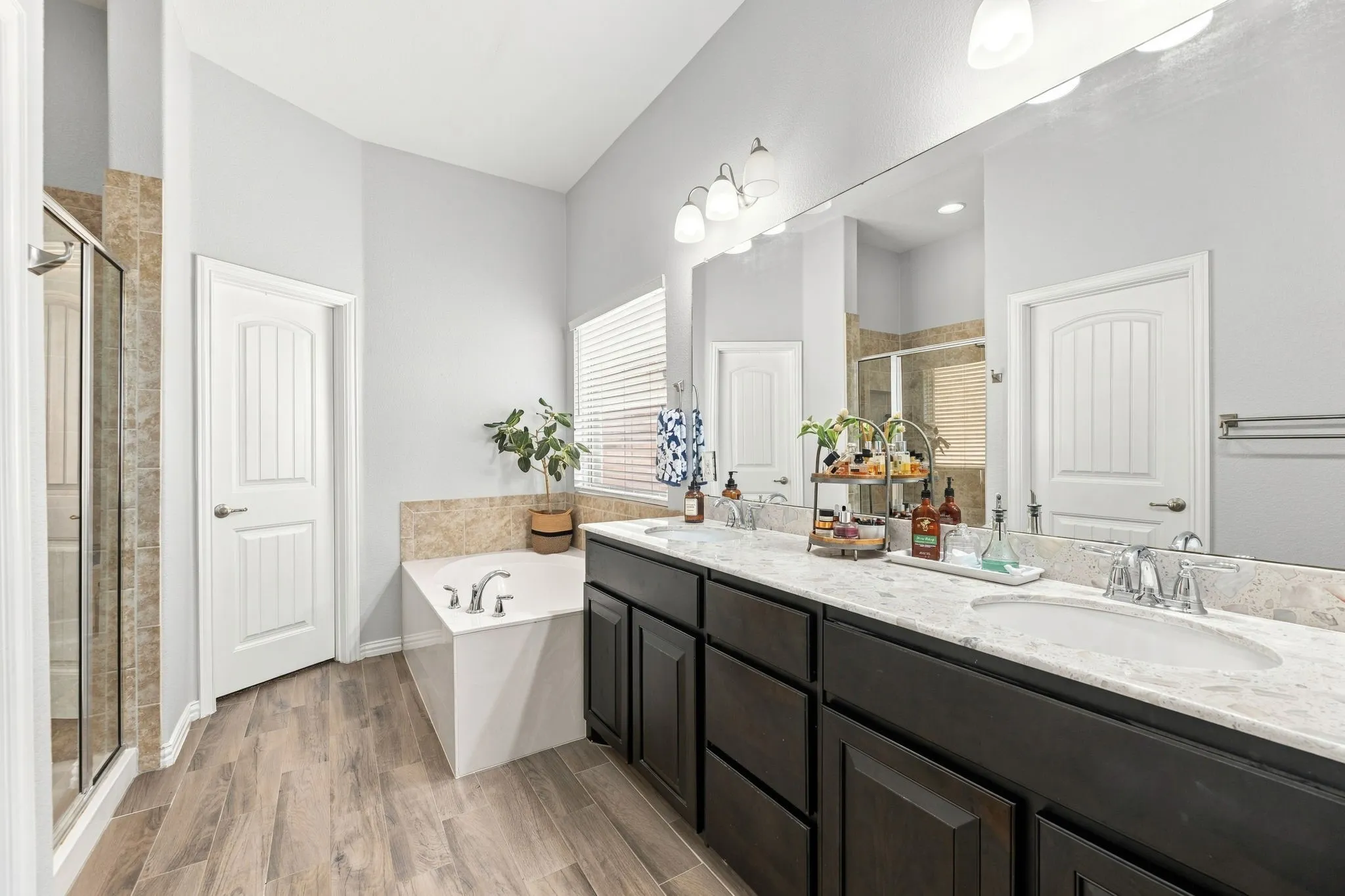 Single Family Residence For Sale in Tarrant County , 9801 Tule Lake Road, Fort Worth, Texas 76177, 4 Bedroom, 3 Bathroom, 2 Garage spaces, 2,752 Sqft, built in 2016, mls#21389782, Real Estate Agent in Fort Worth, Homes For Sale in Tarrant county, Homes For Sale in Fort Worth, Realtor in Fort Worth Texas, Real Estate Brokerage Independent Realty Texas, Luminita Cordes Realtor