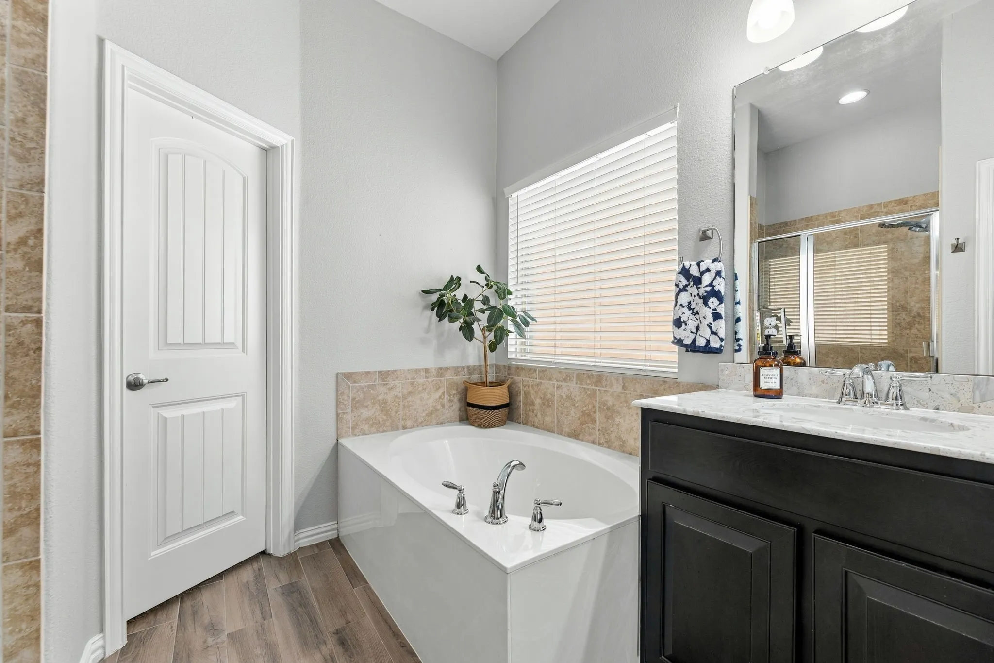Single Family Residence For Sale in Tarrant County , 9801 Tule Lake Road, Fort Worth, Texas 76177, 4 Bedroom, 3 Bathroom, 2 Garage spaces, 2,752 Sqft, built in 2016, mls#21389782, Real Estate Agent in Fort Worth, Homes For Sale in Tarrant county, Homes For Sale in Fort Worth, Realtor in Fort Worth Texas, Real Estate Brokerage Independent Realty Texas, Luminita Cordes Realtor