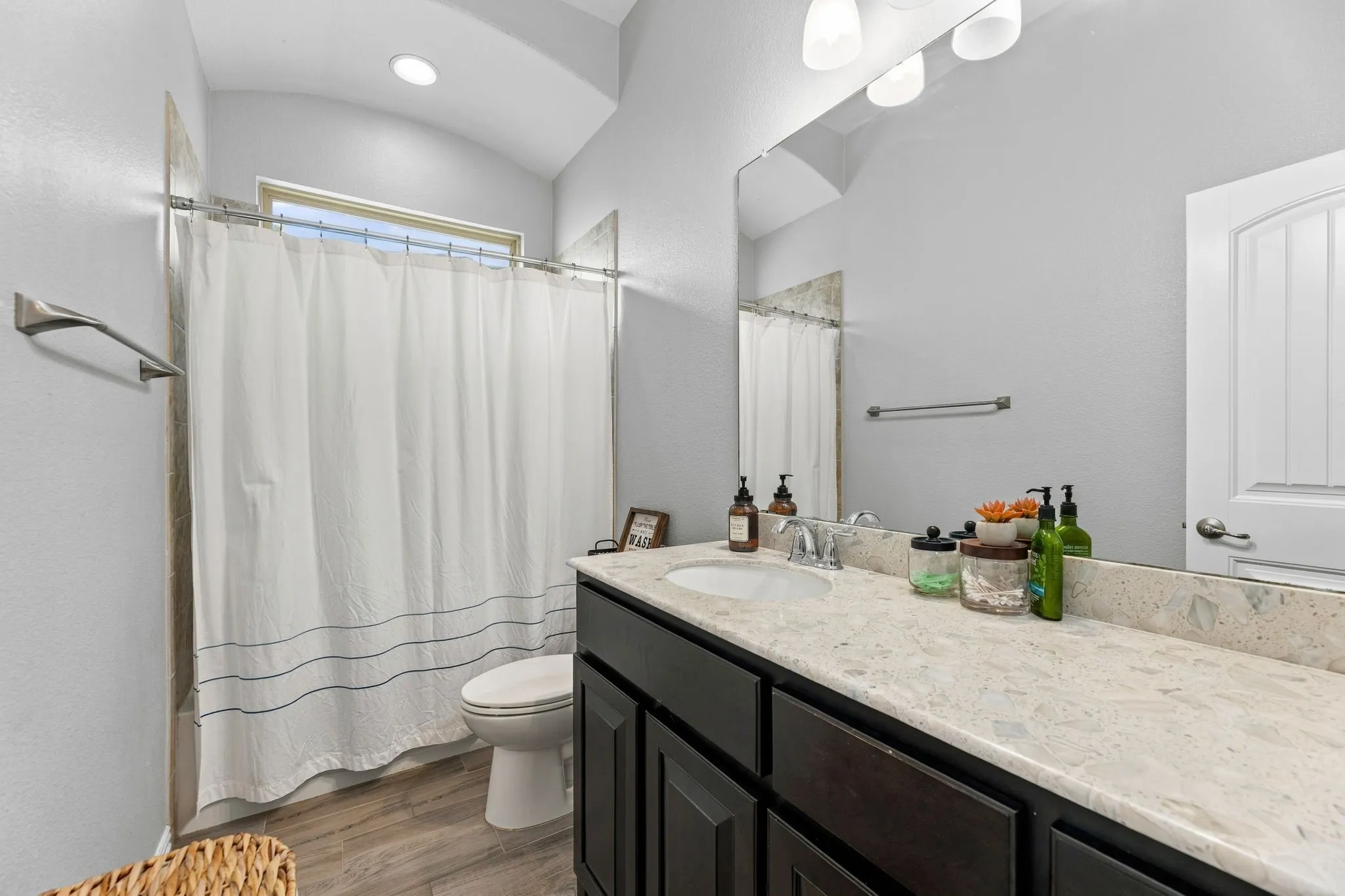 Single Family Residence For Sale in Tarrant County , 9801 Tule Lake Road, Fort Worth, Texas 76177, 4 Bedroom, 3 Bathroom, 2 Garage spaces, 2,752 Sqft, built in 2016, mls#21389782, Real Estate Agent in Fort Worth, Homes For Sale in Tarrant county, Homes For Sale in Fort Worth, Realtor in Fort Worth Texas, Real Estate Brokerage Independent Realty Texas, Luminita Cordes Realtor