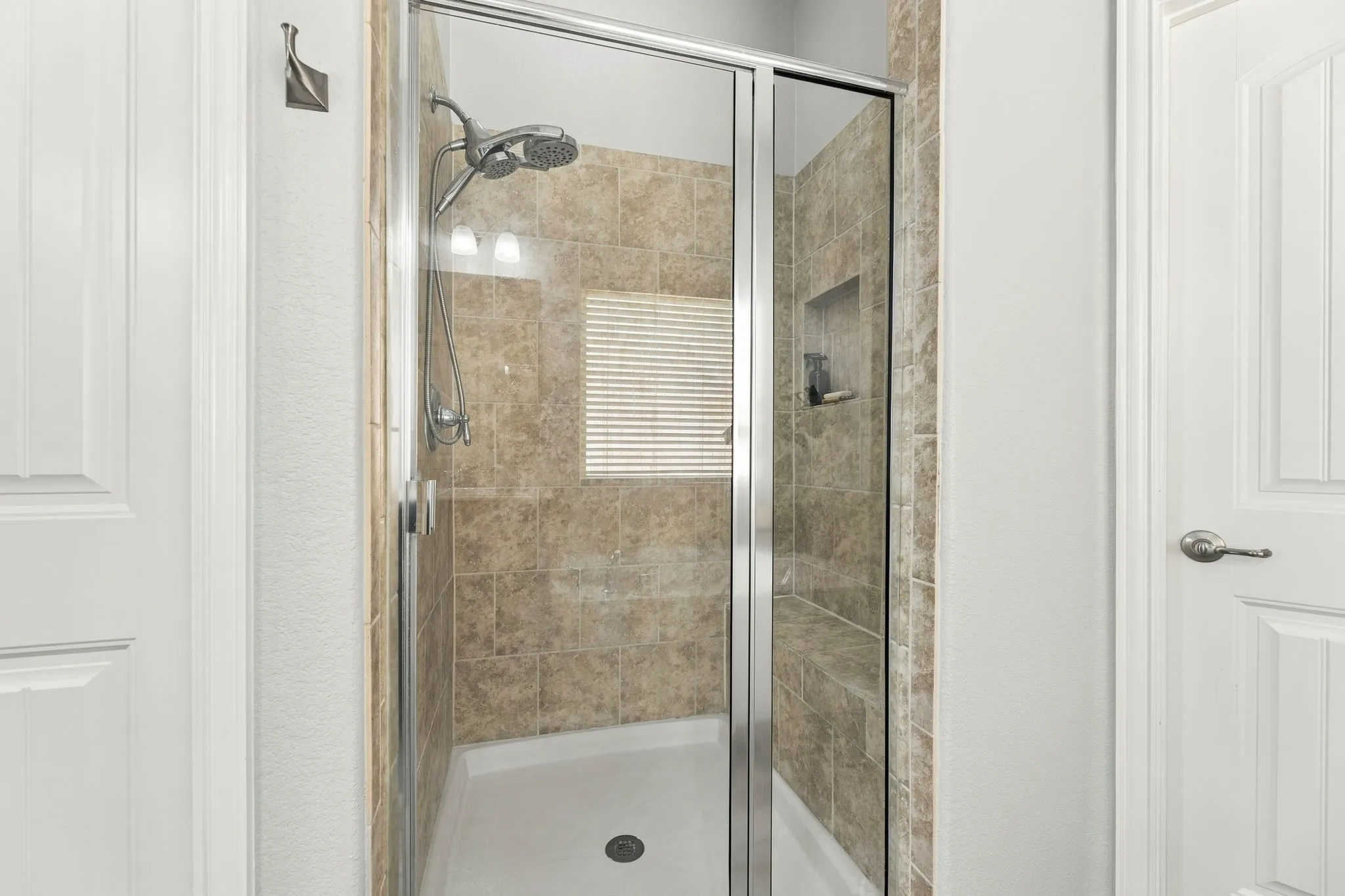 Single Family Residence For Sale in Tarrant County , 9801 Tule Lake Road, Fort Worth, Texas 76177, 4 Bedroom, 3 Bathroom, 2 Garage spaces, 2,752 Sqft, built in 2016, mls#21389782, Real Estate Agent in Fort Worth, Homes For Sale in Tarrant county, Homes For Sale in Fort Worth, Realtor in Fort Worth Texas, Real Estate Brokerage Independent Realty Texas, Luminita Cordes Realtor