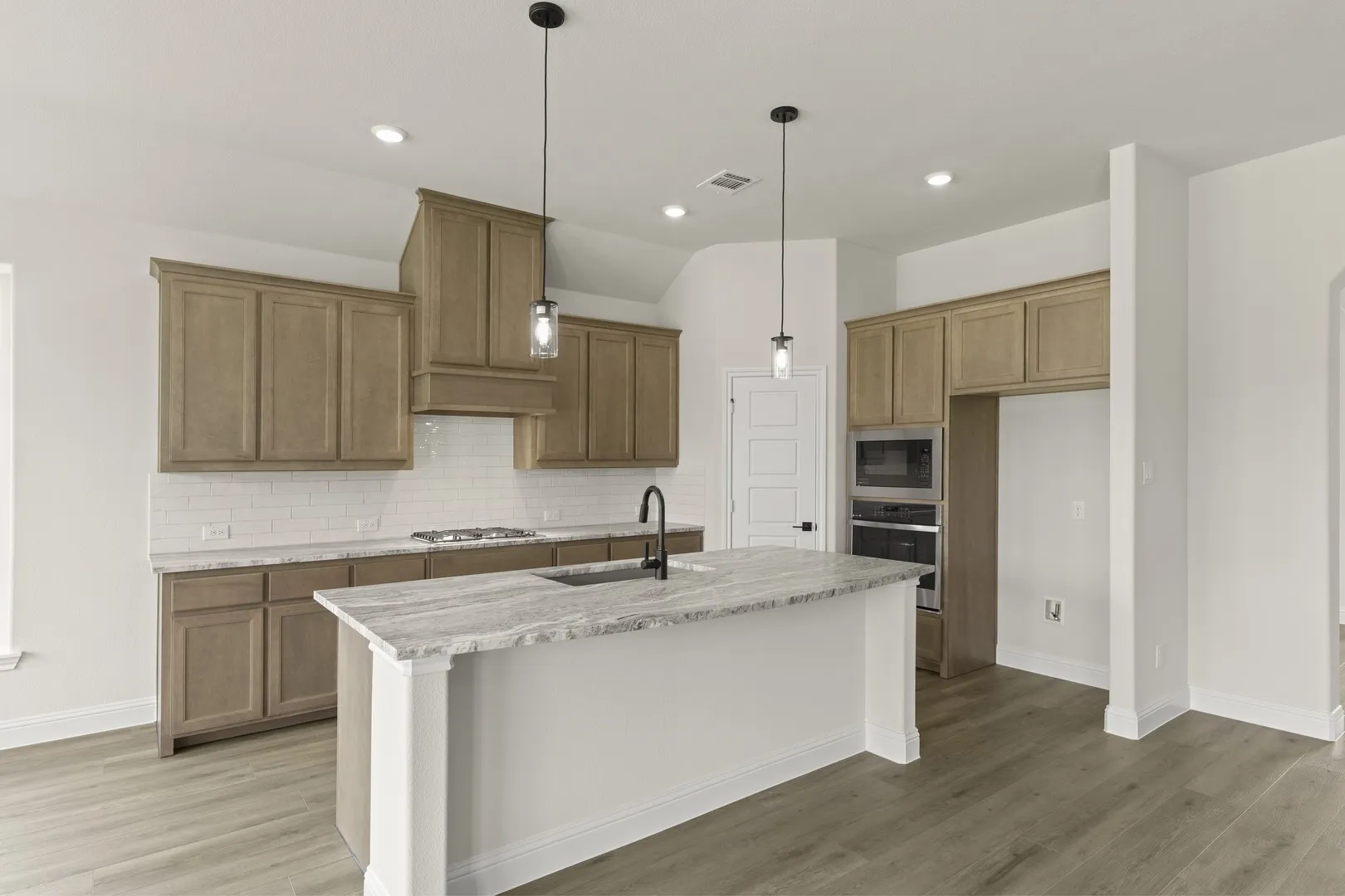 DFW-Lovers Landing-Concept 2370-217 Harmony Avenue-Kitchen 2-Risewell Homes