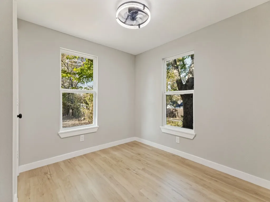 Single Family Residence For Sale in Tarrant County , 5217 Landino Street, Sansom Park, Texas 76114, 3 Bedroom, 2 Bathroom, Garage spaces, 866 Sqft, built in 1952, mls#21389585, Real Estate Agent in Sansom Park, Homes For Sale in Tarrant county, Homes For Sale in Sansom Park, Realtor in Sansom Park Texas, Real Estate Brokerage Independent Realty Texas, Luminita Cordes Realtor