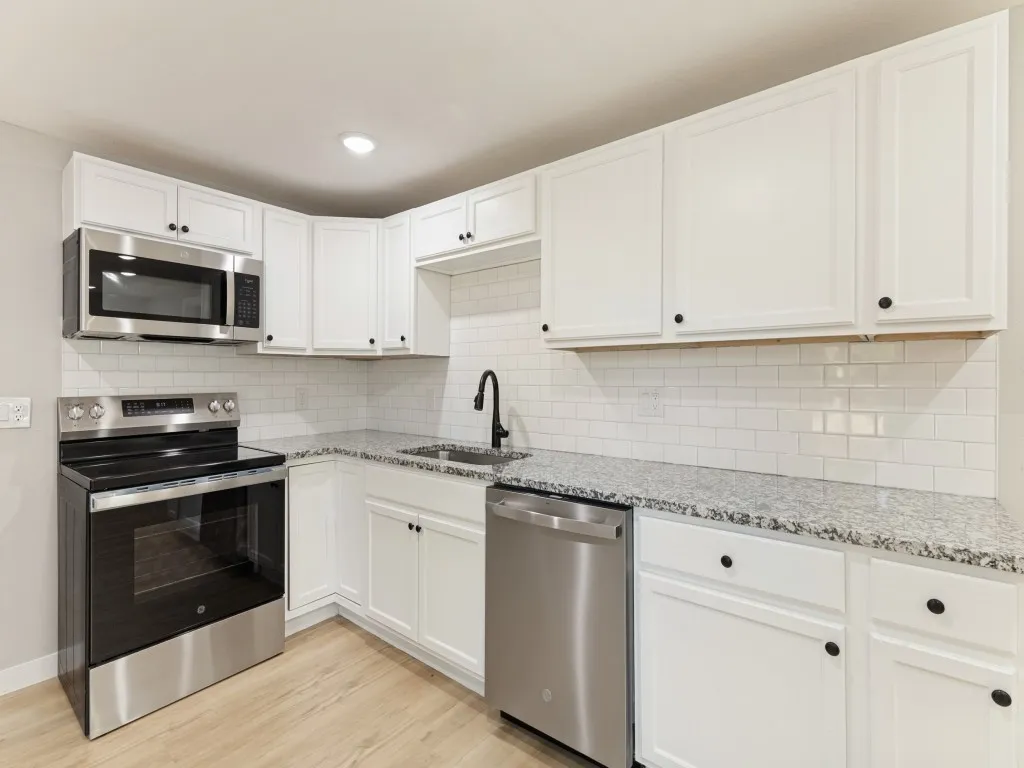 Single Family Residence For Sale in Tarrant County , 5217 Landino Street, Sansom Park, Texas 76114, 3 Bedroom, 2 Bathroom, Garage spaces, 866 Sqft, built in 1952, mls#21389585, Real Estate Agent in Sansom Park, Homes For Sale in Tarrant county, Homes For Sale in Sansom Park, Realtor in Sansom Park Texas, Real Estate Brokerage Independent Realty Texas, Luminita Cordes Realtor