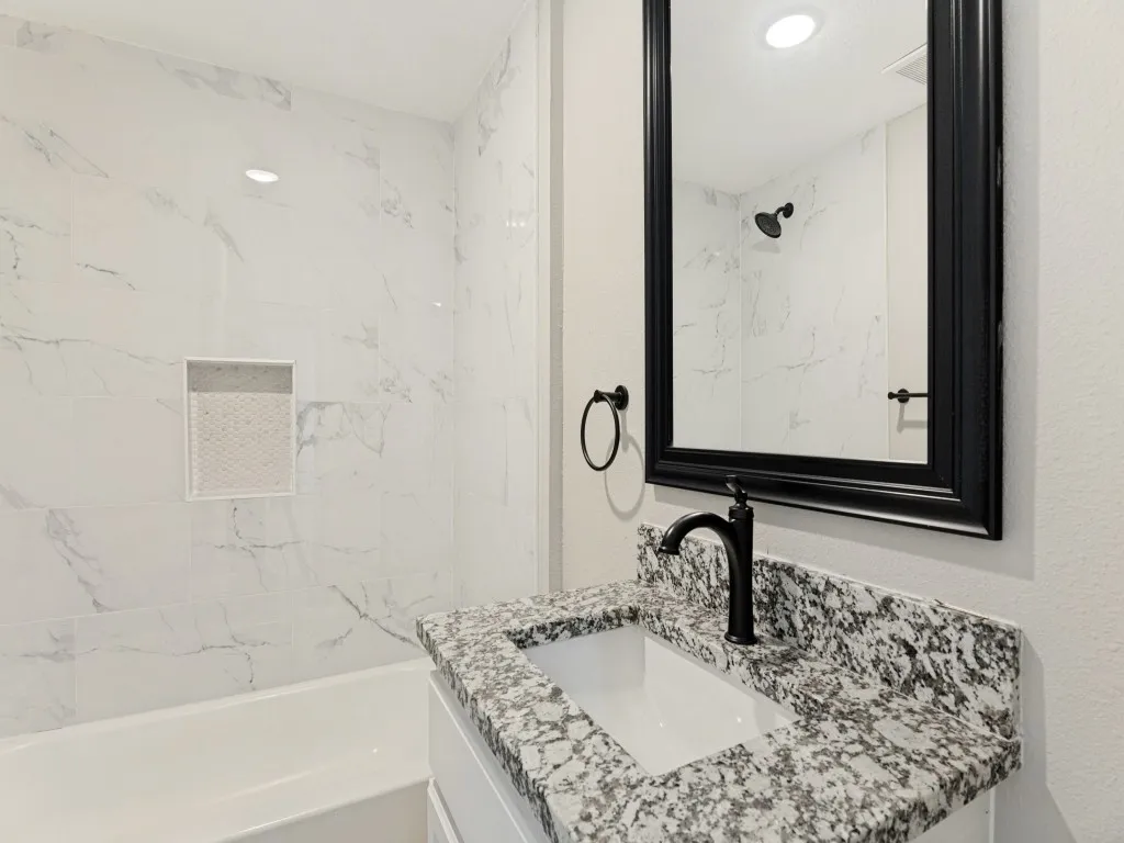 Single Family Residence For Sale in Tarrant County , 5217 Landino Street, Sansom Park, Texas 76114, 3 Bedroom, 2 Bathroom, Garage spaces, 866 Sqft, built in 1952, mls#21389585, Real Estate Agent in Sansom Park, Homes For Sale in Tarrant county, Homes For Sale in Sansom Park, Realtor in Sansom Park Texas, Real Estate Brokerage Independent Realty Texas, Luminita Cordes Realtor