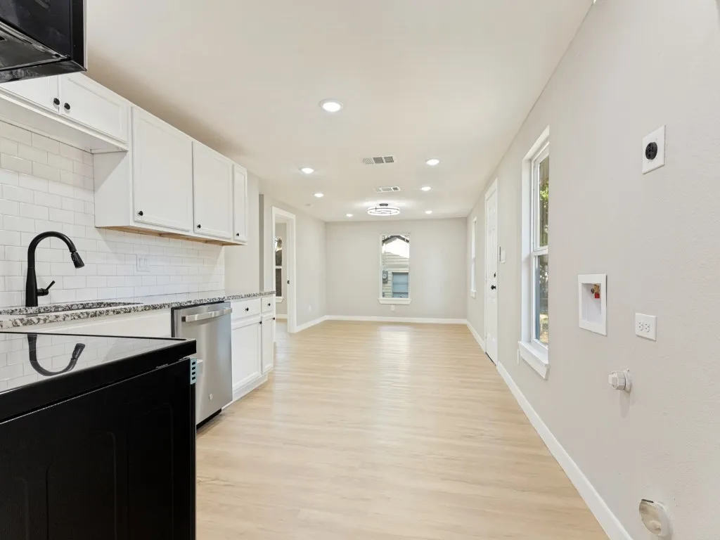 Single Family Residence For Sale in Tarrant County , 5217 Landino Street, Sansom Park, Texas 76114, 3 Bedroom, 2 Bathroom, Garage spaces, 866 Sqft, built in 1952, mls#21389585, Real Estate Agent in Sansom Park, Homes For Sale in Tarrant county, Homes For Sale in Sansom Park, Realtor in Sansom Park Texas, Real Estate Brokerage Independent Realty Texas, Luminita Cordes Realtor