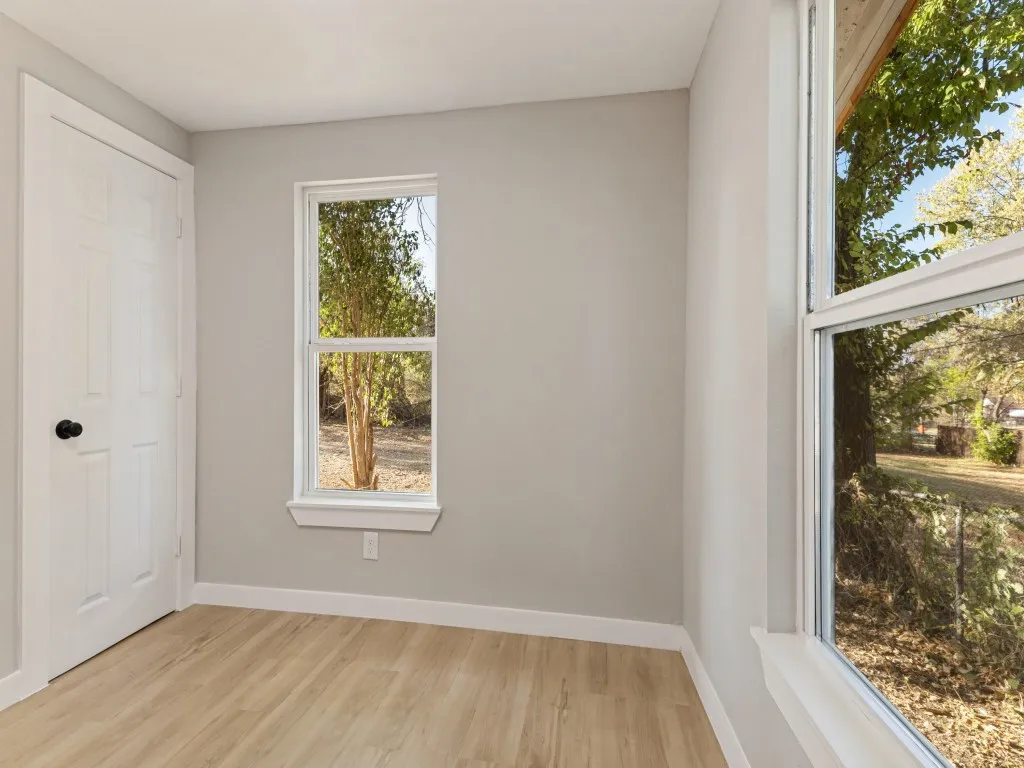 Single Family Residence For Sale in Tarrant County , 5217 Landino Street, Sansom Park, Texas 76114, 3 Bedroom, 2 Bathroom, Garage spaces, 866 Sqft, built in 1952, mls#21389585, Real Estate Agent in Sansom Park, Homes For Sale in Tarrant county, Homes For Sale in Sansom Park, Realtor in Sansom Park Texas, Real Estate Brokerage Independent Realty Texas, Luminita Cordes Realtor