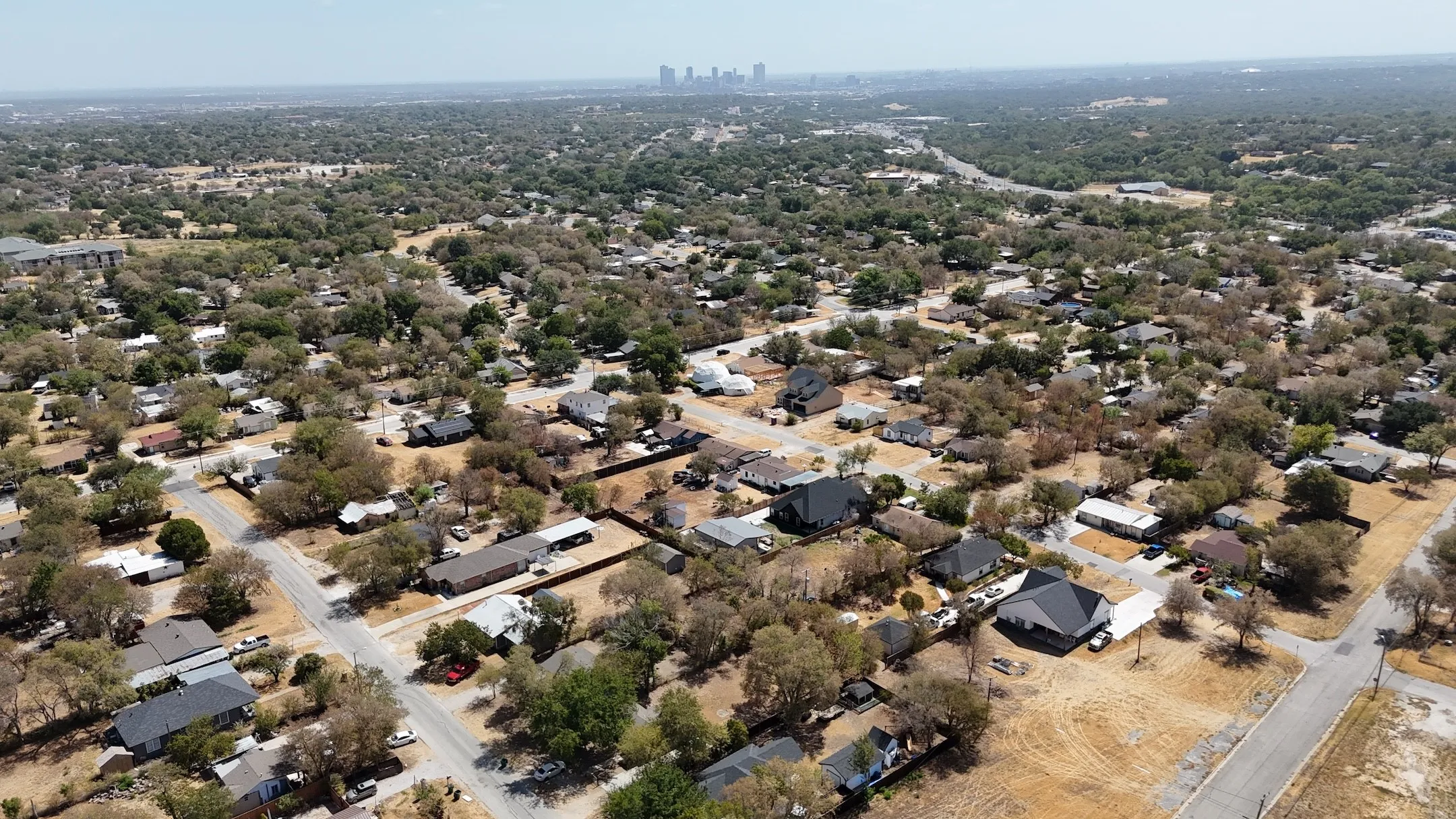 Single Family Residence For Sale in Tarrant County , 5217 Landino Street, Sansom Park, Texas 76114, 3 Bedroom, 2 Bathroom, Garage spaces, 866 Sqft, built in 1952, mls#21389585, Real Estate Agent in Sansom Park, Homes For Sale in Tarrant county, Homes For Sale in Sansom Park, Realtor in Sansom Park Texas, Real Estate Brokerage Independent Realty Texas, Luminita Cordes Realtor