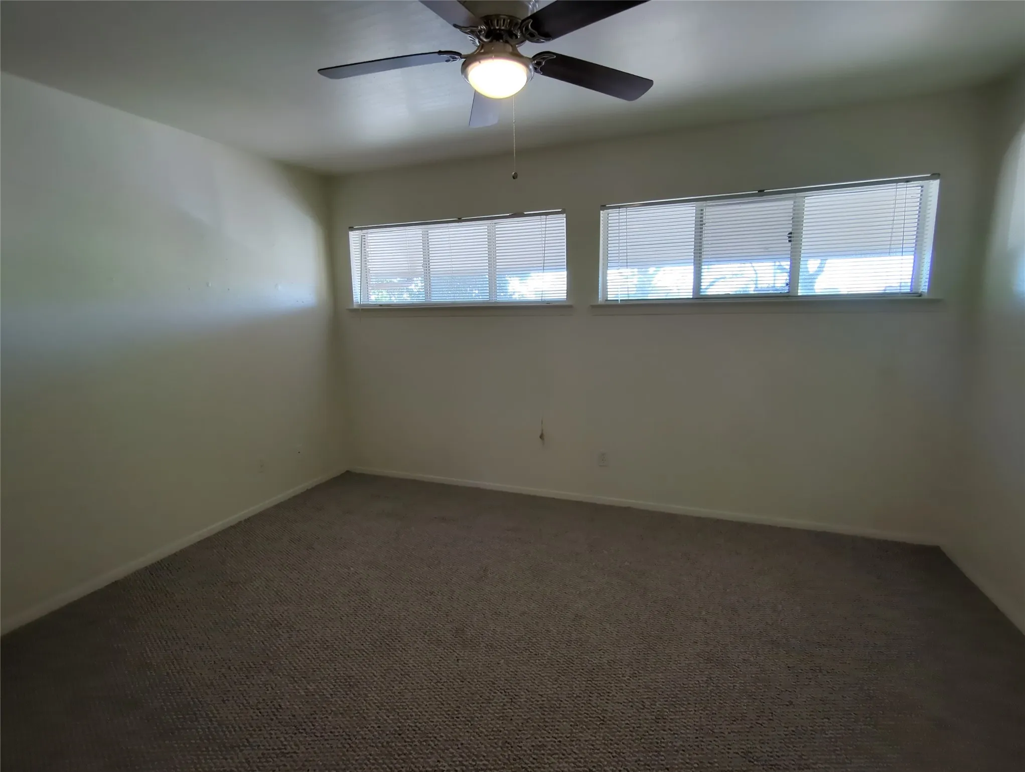 Apartment For Rent in Dallas County , 5730 Martel Avenue 108, Dallas, Texas 75206, 2 Bedroom, 2 Bathroom, Garage spaces, 1,050 Sqft, built in 1962, mls#21389812, Real Estate Agent in Dallas, Homes For Rent in Dallas county, Homes For Rent in Dallas, Realtor in Dallas Texas, Real Estate Brokerage Independent Realty Texas, Luminita Cordes Realtor