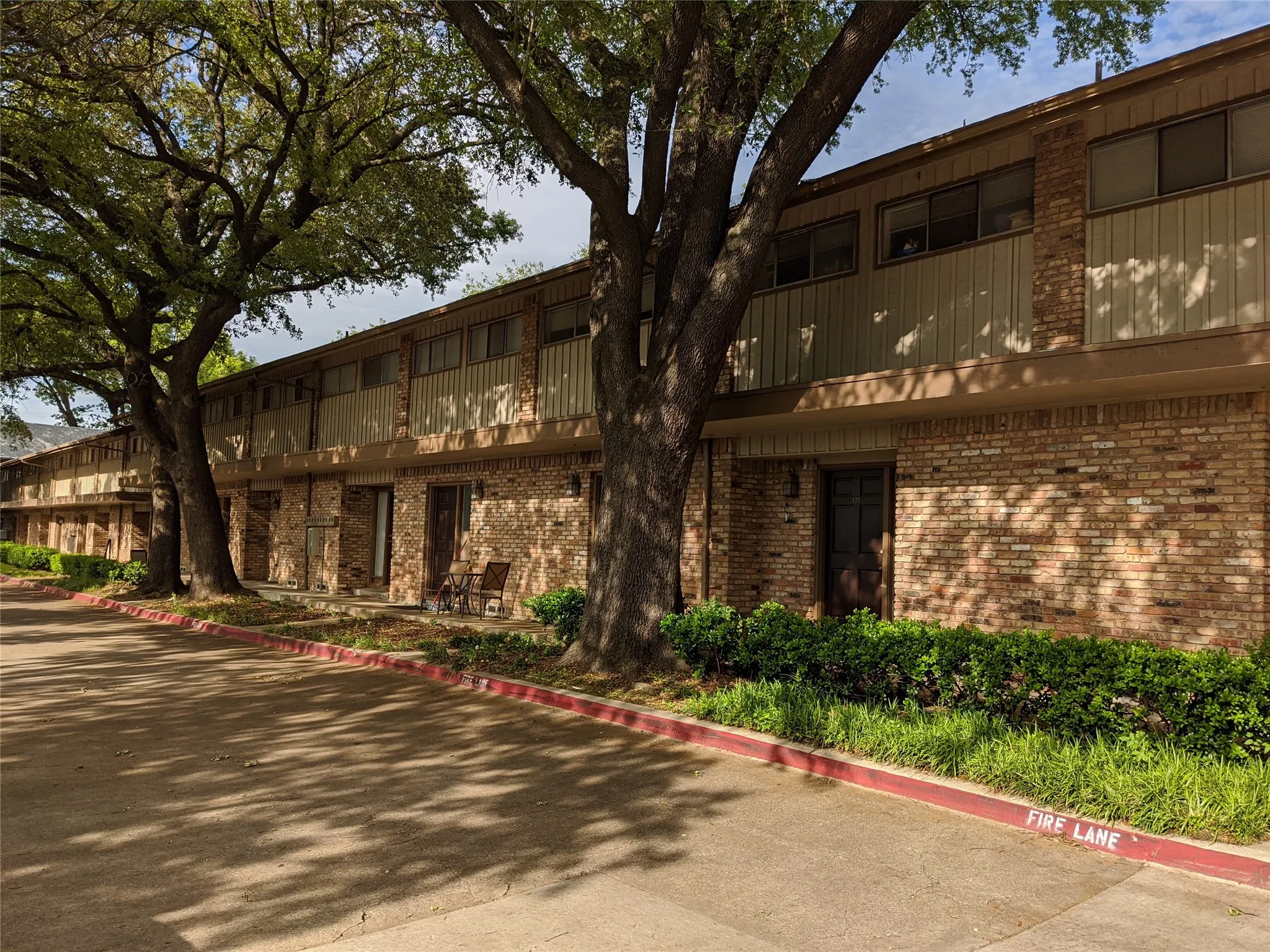 Apartment For Rent in Dallas County , 5730 Martel Avenue 108, Dallas, Texas 75206, 2 Bedroom, 2 Bathroom, Garage spaces, 1,050 Sqft, built in 1962, mls#21389812, Real Estate Agent in Dallas, Homes For Rent in Dallas county, Homes For Rent in Dallas, Realtor in Dallas Texas, Real Estate Brokerage Independent Realty Texas, Luminita Cordes Realtor