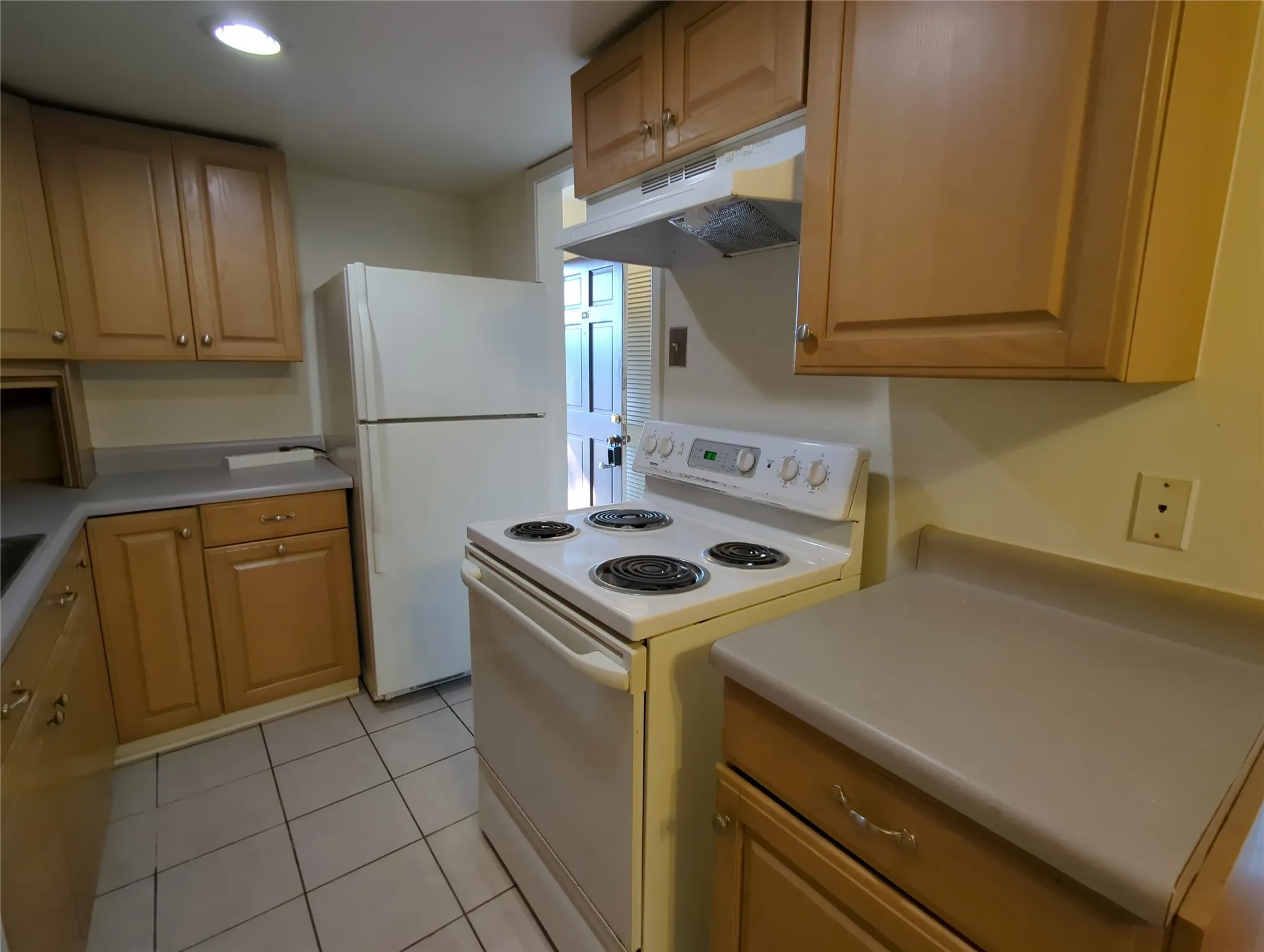 Apartment For Rent in Dallas County , 5730 Martel Avenue 108, Dallas, Texas 75206, 2 Bedroom, 2 Bathroom, Garage spaces, 1,050 Sqft, built in 1962, mls#21389812, Real Estate Agent in Dallas, Homes For Rent in Dallas county, Homes For Rent in Dallas, Realtor in Dallas Texas, Real Estate Brokerage Independent Realty Texas, Luminita Cordes Realtor