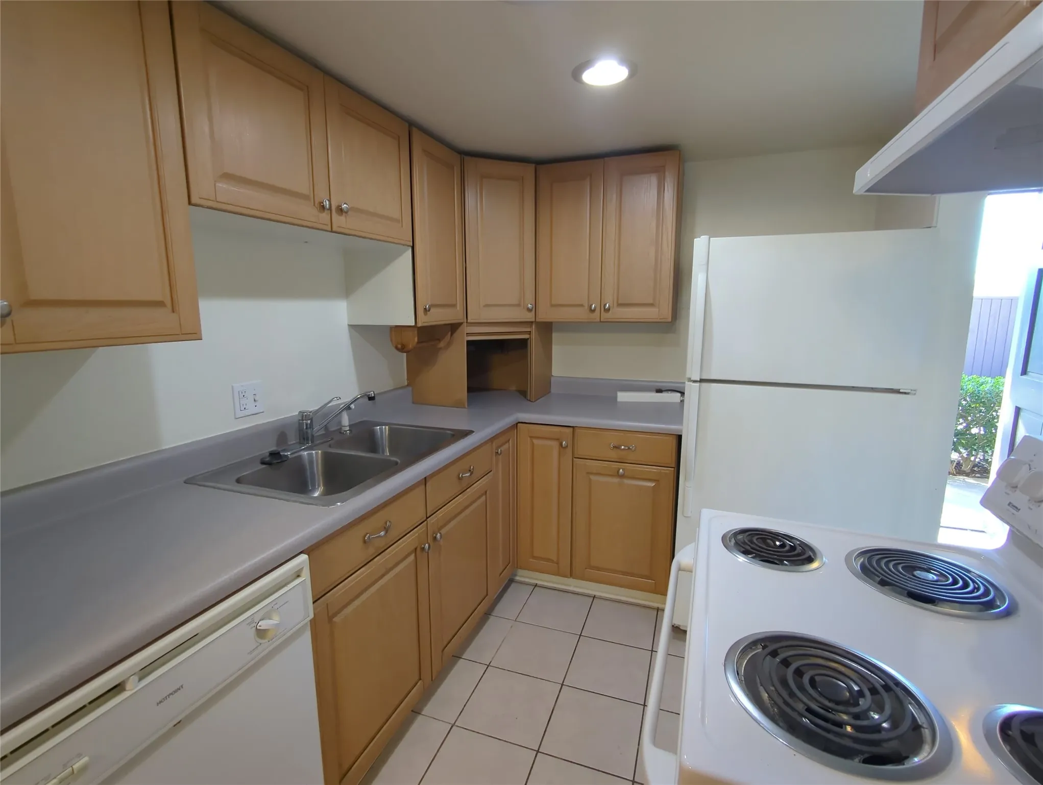 Apartment For Rent in Dallas County , 5730 Martel Avenue 108, Dallas, Texas 75206, 2 Bedroom, 2 Bathroom, Garage spaces, 1,050 Sqft, built in 1962, mls#21389812, Real Estate Agent in Dallas, Homes For Rent in Dallas county, Homes For Rent in Dallas, Realtor in Dallas Texas, Real Estate Brokerage Independent Realty Texas, Luminita Cordes Realtor