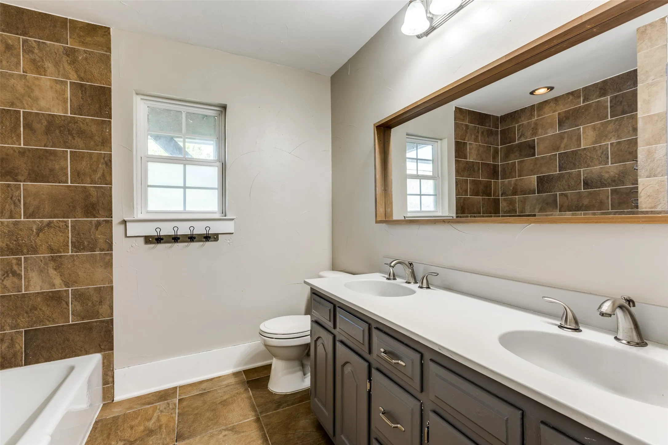 Single Family Residence For Rent in Collin County , 3108 Rockbrook Drive, Plano, Texas 75074, 4 Bedroom, 3 Bathroom, 2 Garage spaces, 2,581 Sqft, built in 1971, mls#21389814, Real Estate Agent in Plano, Homes For Rent in Collin county, Homes For Rent in Plano, Realtor in Plano Texas, Real Estate Brokerage Independent Realty Texas, Luminita Cordes Realtor