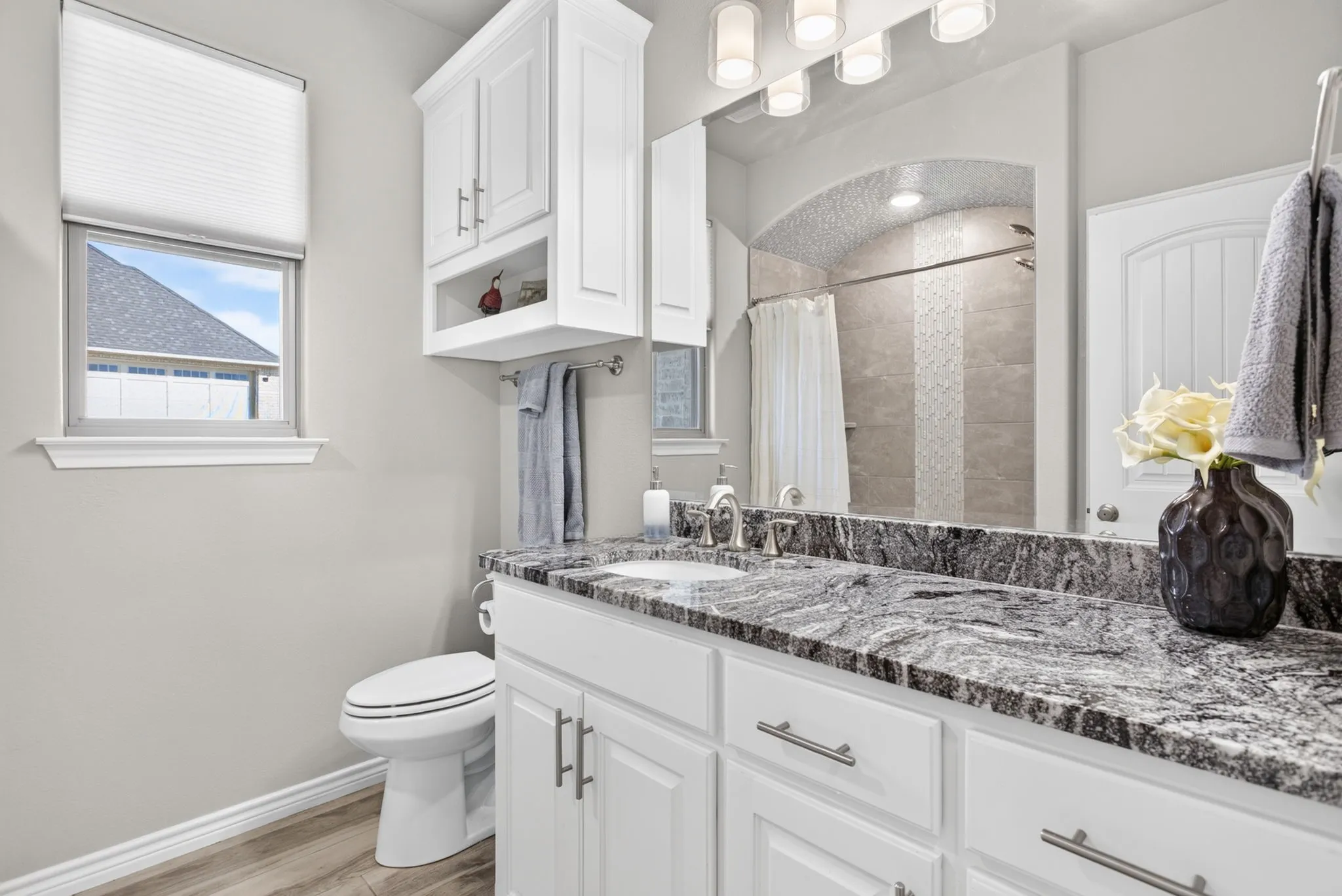 Single Family Residence For Sale in Hood County , 133 Helton Drive, Granbury, Texas 76049, 4 Bedroom, 3 Bathroom, 3 Garage spaces, 2,981 Sqft, built in 2022, mls#21389125, Real Estate Agent in Granbury, Homes For Sale in Hood county, Homes For Sale in Granbury, Realtor in Granbury Texas, Real Estate Brokerage Independent Realty Texas, Luminita Cordes Realtor