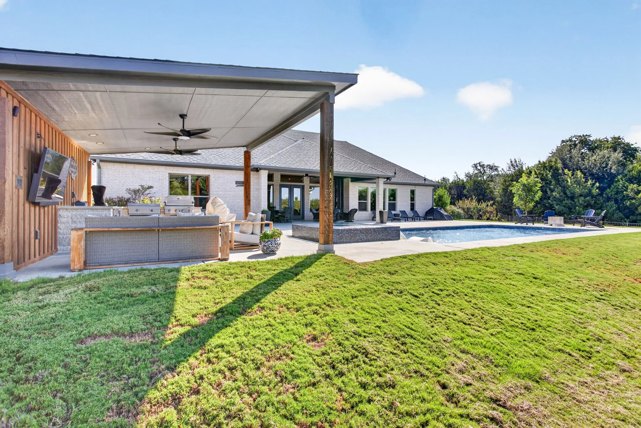 Single Family Residence For Sale in Hood County , 133 Helton Drive, Granbury, Texas 76049, 4 Bedroom, 3 Bathroom, 3 Garage spaces, 2,981 Sqft, built in 2022, mls#21389125, Real Estate Agent in Granbury, Homes For Sale in Hood county, Homes For Sale in Granbury, Realtor in Granbury Texas, Real Estate Brokerage Independent Realty Texas, Luminita Cordes Realtor