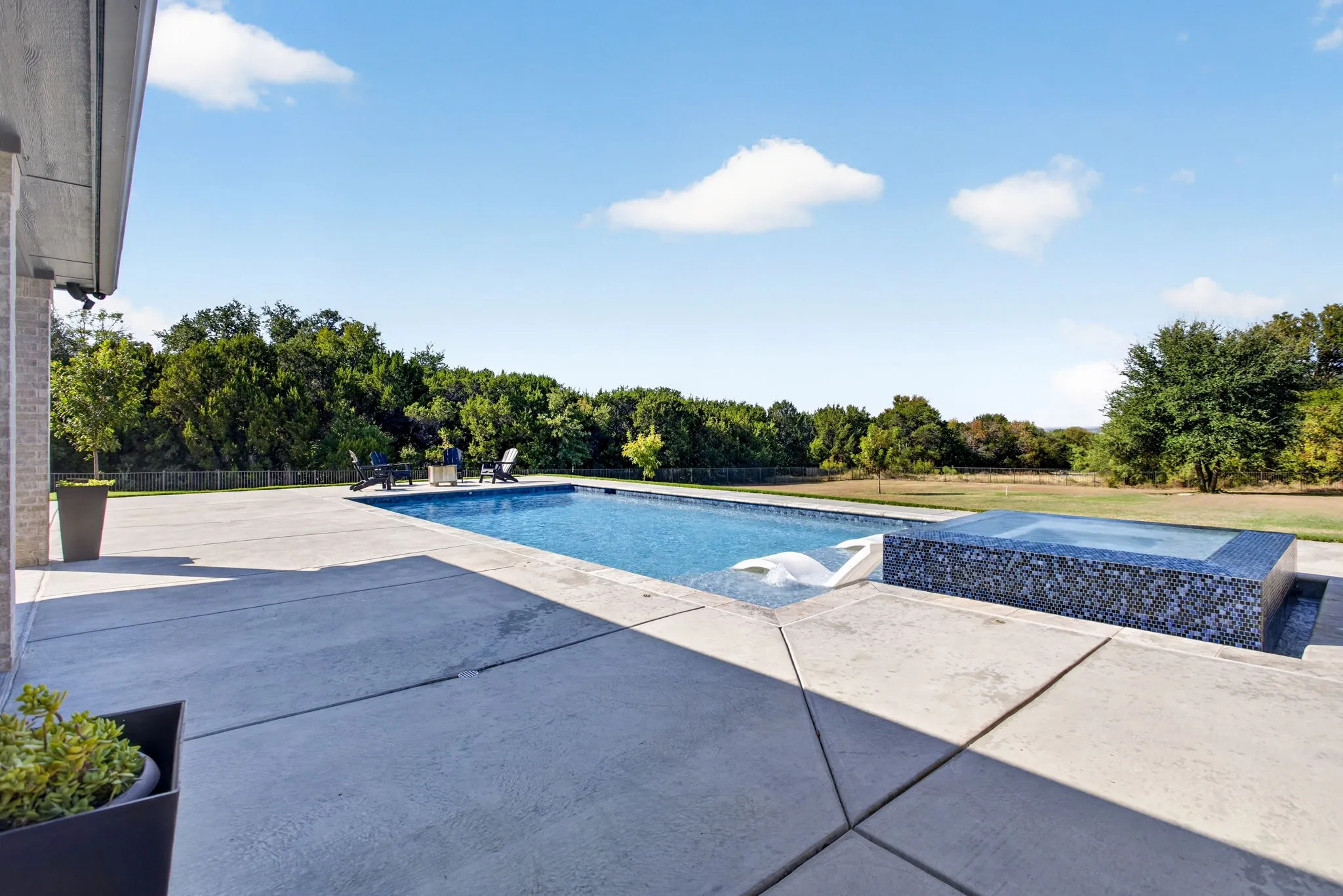 Single Family Residence For Sale in Hood County , 133 Helton Drive, Granbury, Texas 76049, 4 Bedroom, 3 Bathroom, 3 Garage spaces, 2,981 Sqft, built in 2022, mls#21389125, Real Estate Agent in Granbury, Homes For Sale in Hood county, Homes For Sale in Granbury, Realtor in Granbury Texas, Real Estate Brokerage Independent Realty Texas, Luminita Cordes Realtor