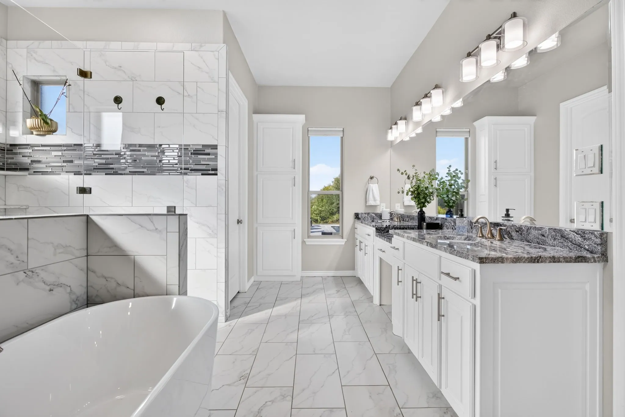 Single Family Residence For Sale in Hood County , 133 Helton Drive, Granbury, Texas 76049, 4 Bedroom, 3 Bathroom, 3 Garage spaces, 2,981 Sqft, built in 2022, mls#21389125, Real Estate Agent in Granbury, Homes For Sale in Hood county, Homes For Sale in Granbury, Realtor in Granbury Texas, Real Estate Brokerage Independent Realty Texas, Luminita Cordes Realtor