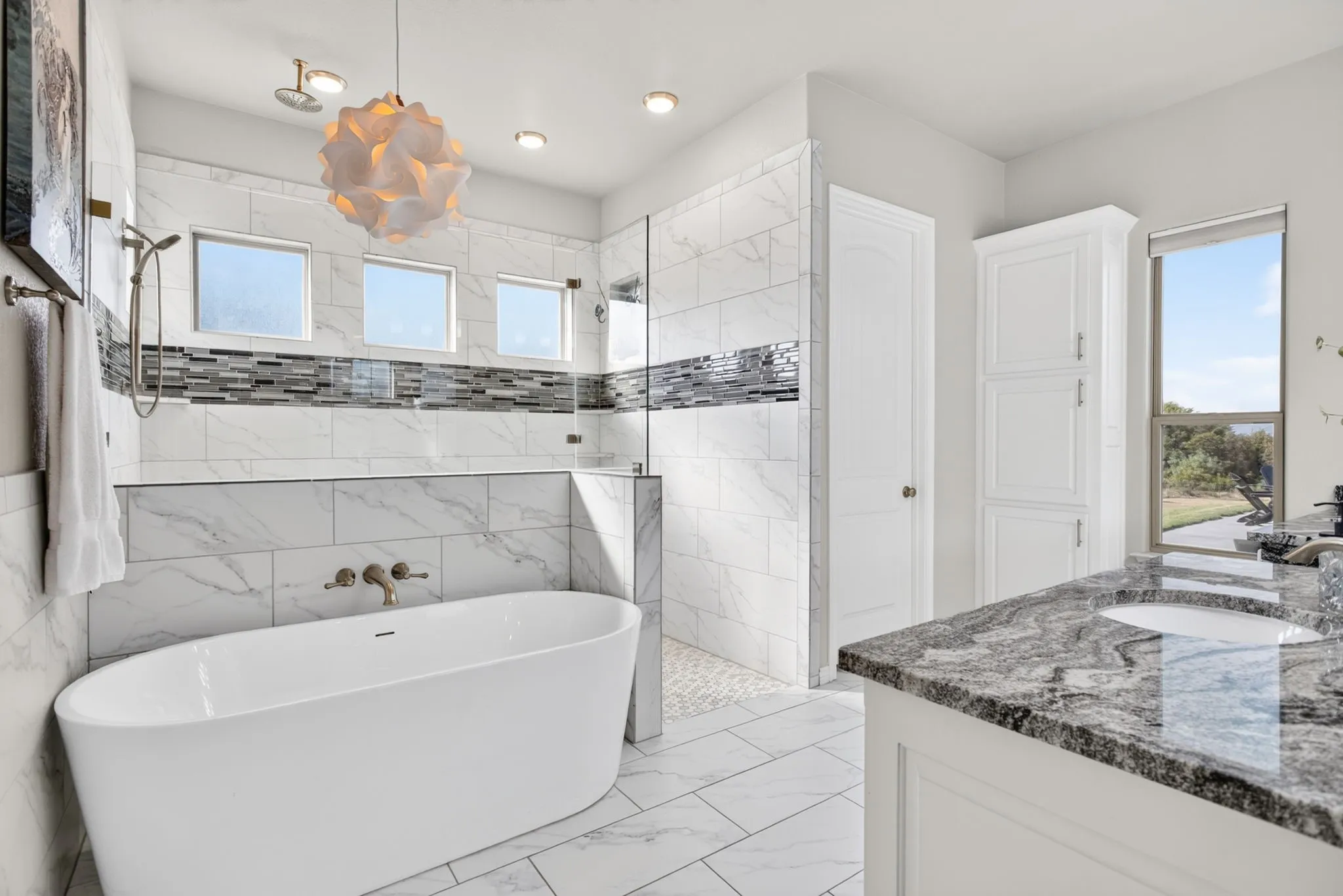 Single Family Residence For Sale in Hood County , 133 Helton Drive, Granbury, Texas 76049, 4 Bedroom, 3 Bathroom, 3 Garage spaces, 2,981 Sqft, built in 2022, mls#21389125, Real Estate Agent in Granbury, Homes For Sale in Hood county, Homes For Sale in Granbury, Realtor in Granbury Texas, Real Estate Brokerage Independent Realty Texas, Luminita Cordes Realtor
