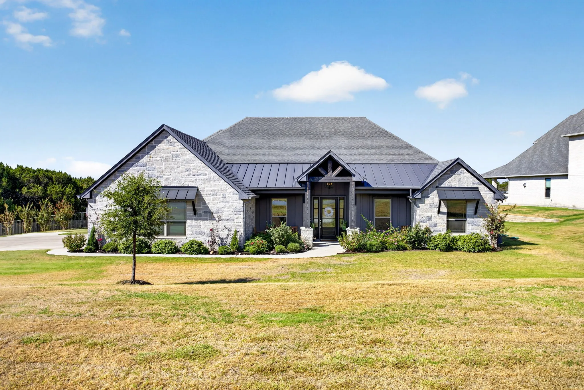 Single Family Residence For Sale in Hood County , 133 Helton Drive, Granbury, Texas 76049, 4 Bedroom, 3 Bathroom, 3 Garage spaces, 2,981 Sqft, built in 2022, mls#21389125, Real Estate Agent in Granbury, Homes For Sale in Hood county, Homes For Sale in Granbury, Realtor in Granbury Texas, Real Estate Brokerage Independent Realty Texas, Luminita Cordes Realtor