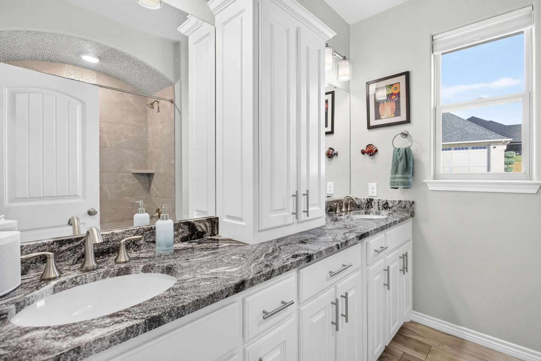 Single Family Residence For Sale in Hood County , 133 Helton Drive, Granbury, Texas 76049, 4 Bedroom, 3 Bathroom, 3 Garage spaces, 2,981 Sqft, built in 2022, mls#21389125, Real Estate Agent in Granbury, Homes For Sale in Hood county, Homes For Sale in Granbury, Realtor in Granbury Texas, Real Estate Brokerage Independent Realty Texas, Luminita Cordes Realtor