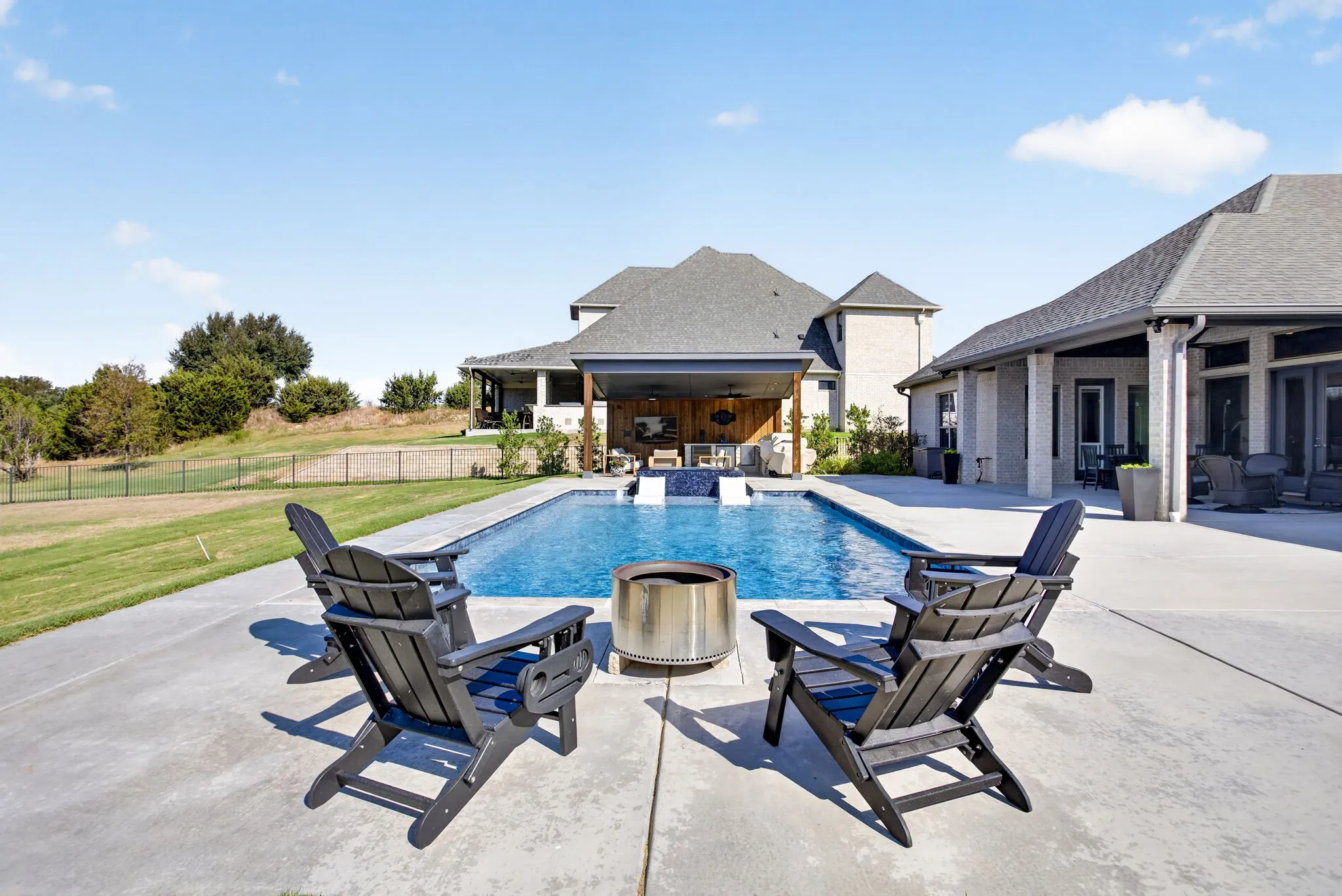 Single Family Residence For Sale in Hood County , 133 Helton Drive, Granbury, Texas 76049, 4 Bedroom, 3 Bathroom, 3 Garage spaces, 2,981 Sqft, built in 2022, mls#21389125, Real Estate Agent in Granbury, Homes For Sale in Hood county, Homes For Sale in Granbury, Realtor in Granbury Texas, Real Estate Brokerage Independent Realty Texas, Luminita Cordes Realtor