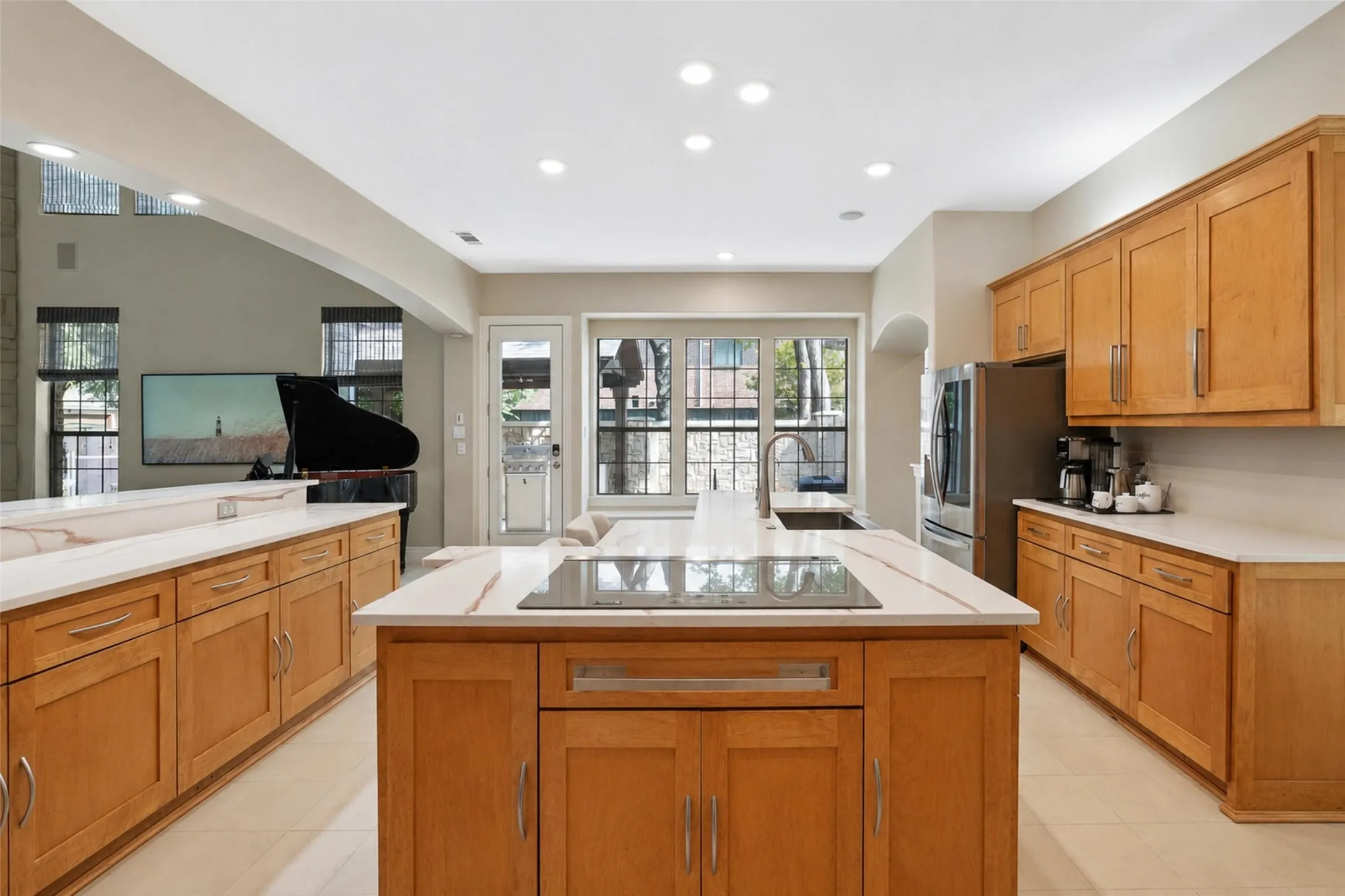 Single Family Residence For Sale in Dallas County , 8319 Midway Road, Dallas, Texas 75209, 5 Bedroom, 6 Bathroom, 2 Garage spaces, 5,237 Sqft, built in 2005, mls#21389811, Real Estate Agent in Dallas, Homes For Sale in Dallas county, Homes For Sale in Dallas, Realtor in Dallas Texas, Real Estate Brokerage Independent Realty Texas, Luminita Cordes Realtor