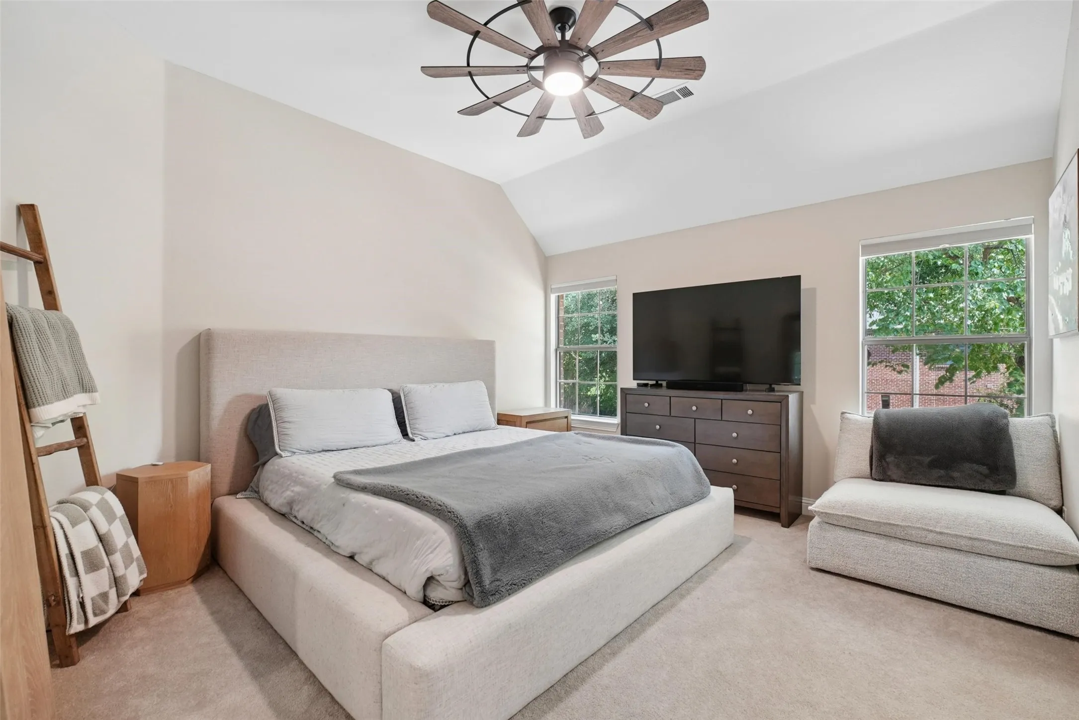 Single Family Residence For Sale in Dallas County , 8319 Midway Road, Dallas, Texas 75209, 5 Bedroom, 6 Bathroom, 2 Garage spaces, 5,237 Sqft, built in 2005, mls#21389811, Real Estate Agent in Dallas, Homes For Sale in Dallas county, Homes For Sale in Dallas, Realtor in Dallas Texas, Real Estate Brokerage Independent Realty Texas, Luminita Cordes Realtor