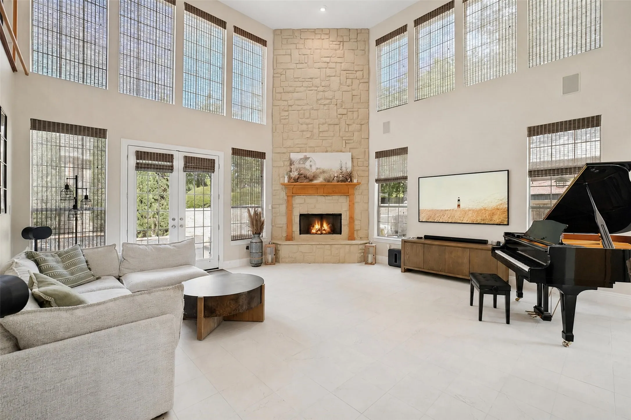 Single Family Residence For Sale in Dallas County , 8319 Midway Road, Dallas, Texas 75209, 5 Bedroom, 6 Bathroom, 2 Garage spaces, 5,237 Sqft, built in 2005, mls#21389811, Real Estate Agent in Dallas, Homes For Sale in Dallas county, Homes For Sale in Dallas, Realtor in Dallas Texas, Real Estate Brokerage Independent Realty Texas, Luminita Cordes Realtor