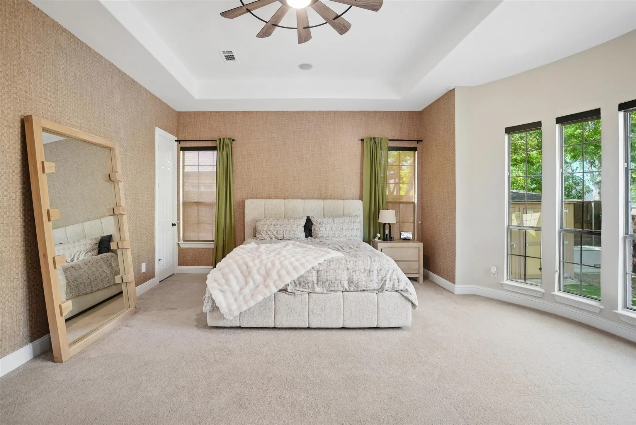 Single Family Residence For Sale in Dallas County , 8319 Midway Road, Dallas, Texas 75209, 5 Bedroom, 6 Bathroom, 2 Garage spaces, 5,237 Sqft, built in 2005, mls#21389811, Real Estate Agent in Dallas, Homes For Sale in Dallas county, Homes For Sale in Dallas, Realtor in Dallas Texas, Real Estate Brokerage Independent Realty Texas, Luminita Cordes Realtor