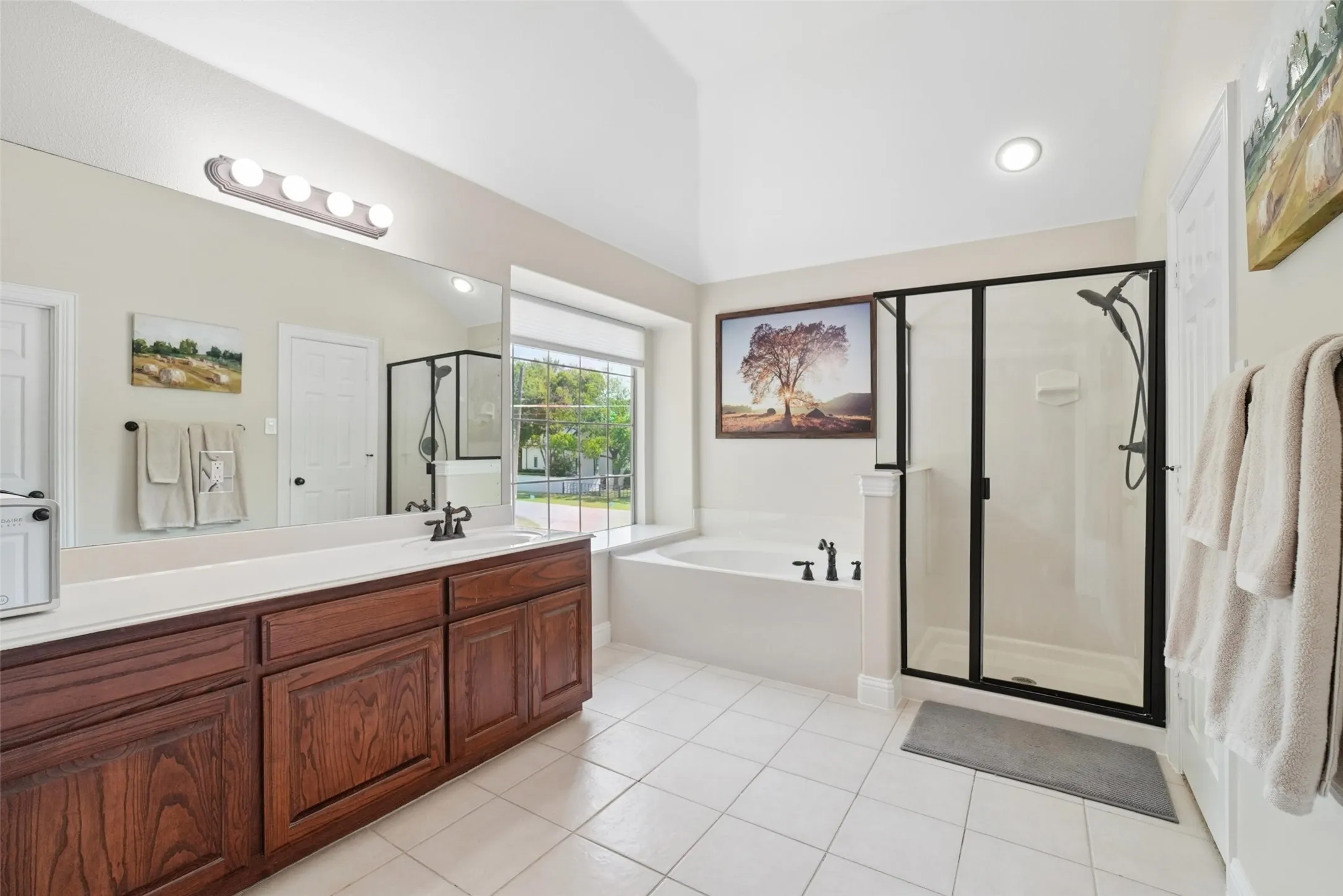 Single Family Residence For Sale in Dallas County , 8319 Midway Road, Dallas, Texas 75209, 5 Bedroom, 6 Bathroom, 2 Garage spaces, 5,237 Sqft, built in 2005, mls#21389811, Real Estate Agent in Dallas, Homes For Sale in Dallas county, Homes For Sale in Dallas, Realtor in Dallas Texas, Real Estate Brokerage Independent Realty Texas, Luminita Cordes Realtor
