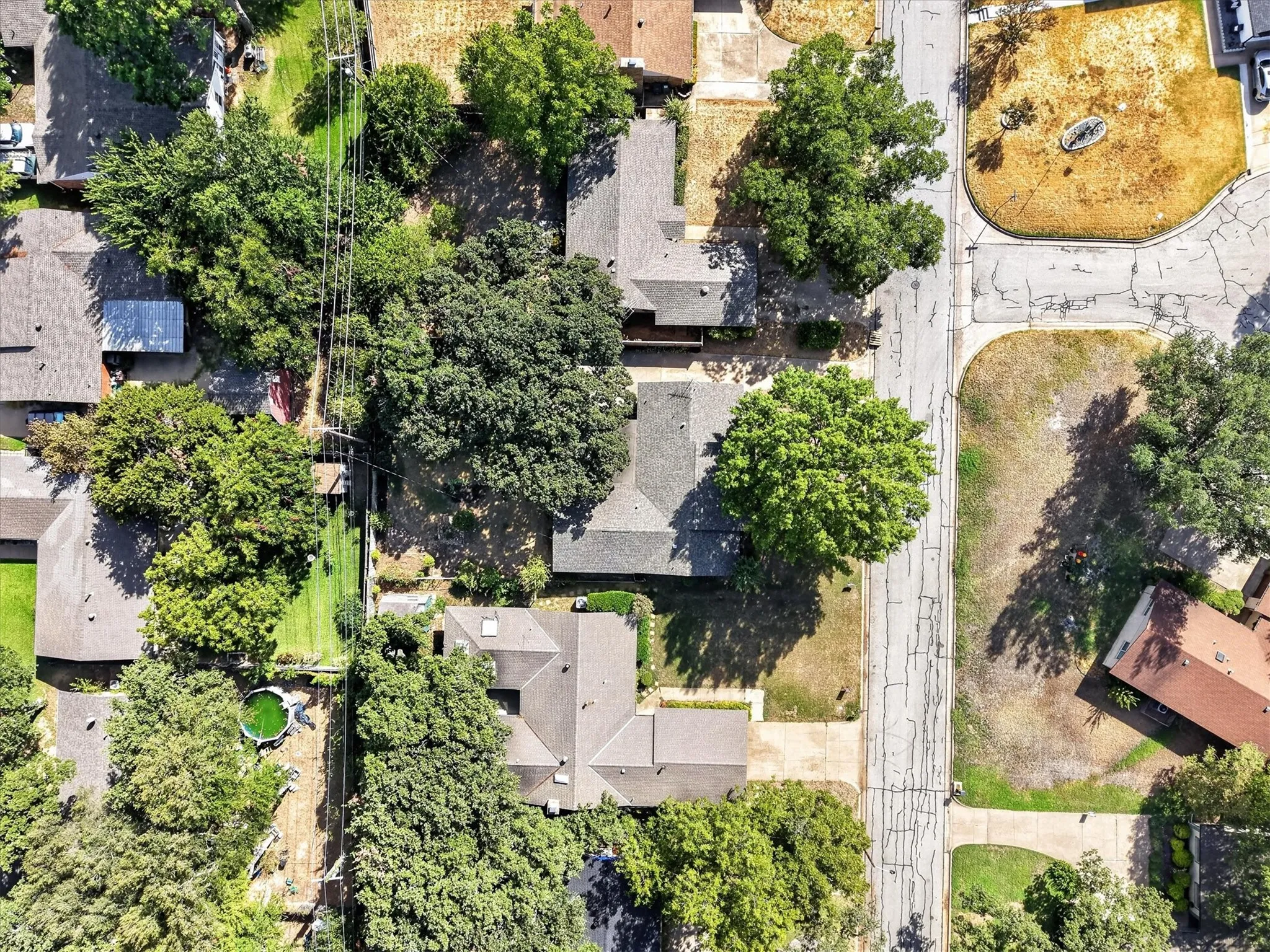 Single Family Residence For Sale in Tarrant County , 3016 Friendswood Drive, Arlington, Texas 76013, 3 Bedroom, 2 Bathroom, Garage spaces, 2,094 Sqft, built in 1965, mls#21378804, Real Estate Agent in Arlington, Homes For Sale in Tarrant county, Homes For Sale in Arlington, Realtor in Arlington Texas, Real Estate Brokerage Independent Realty Texas, Luminita Cordes Realtor