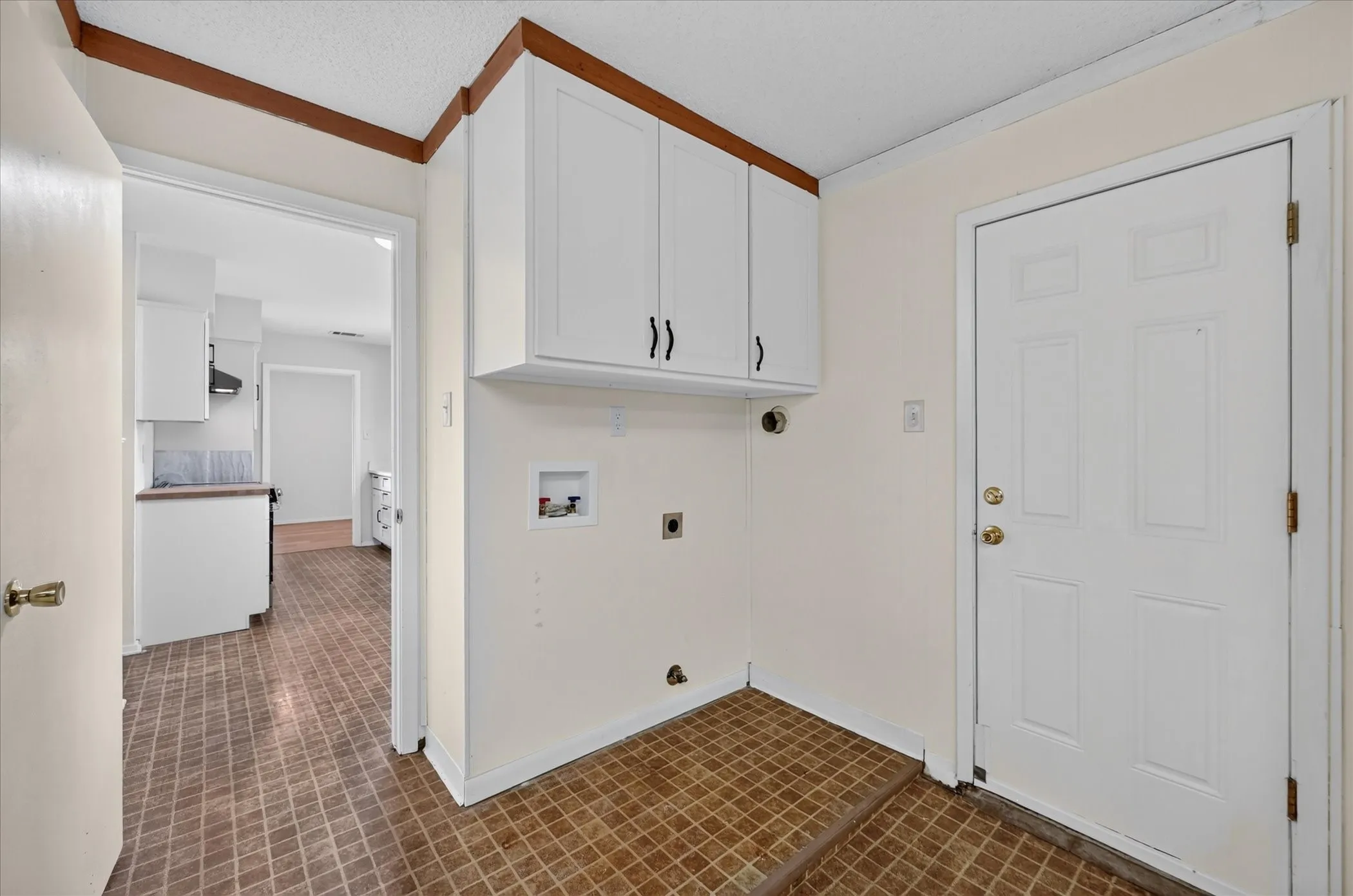 Washer dryer hook ups in bonus room