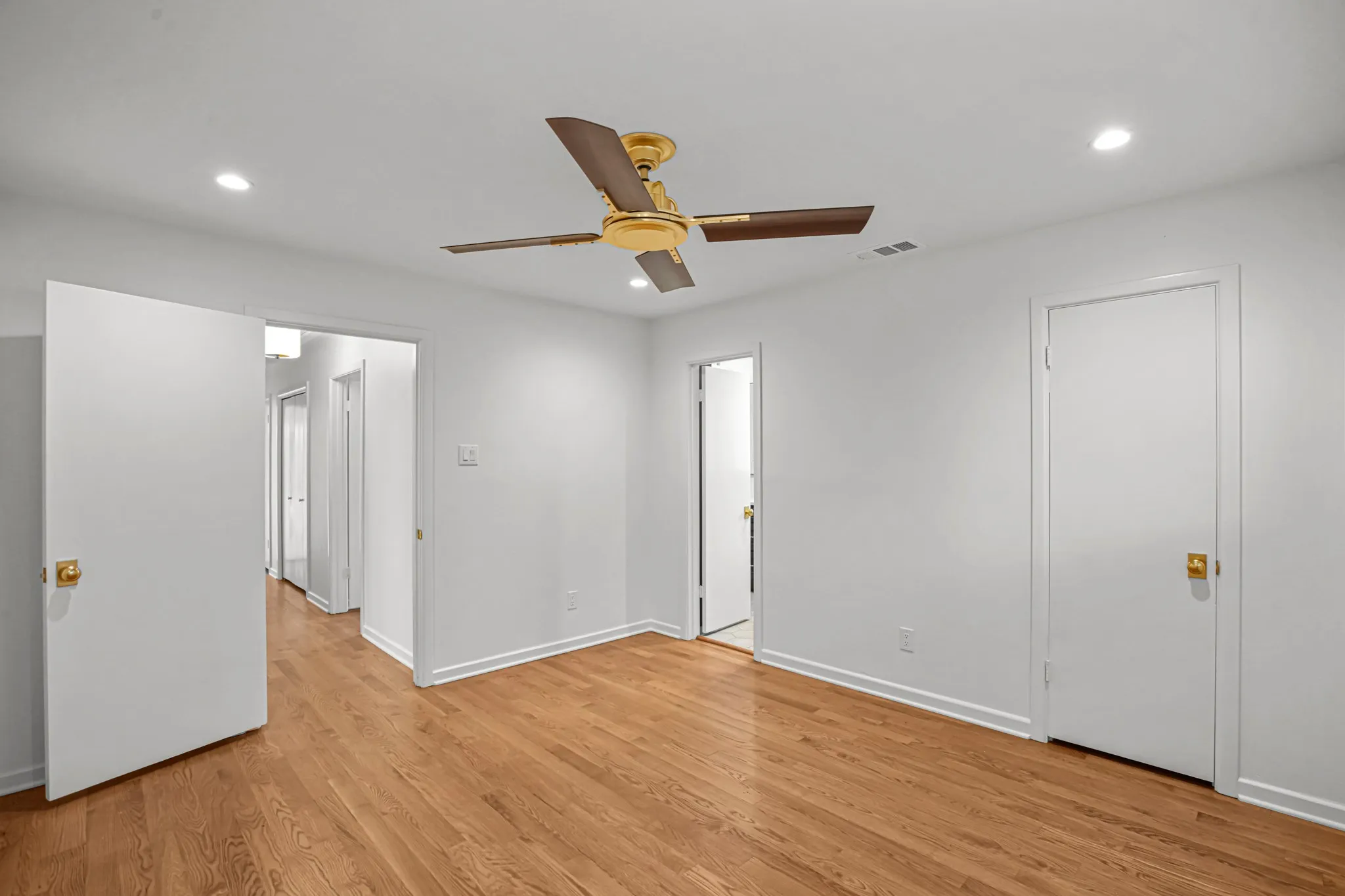 Bedroom 3 with hardwood flooring, ceiling fan, walk-in closet and shares Jack-n-Jill bath with Bedroom 2.