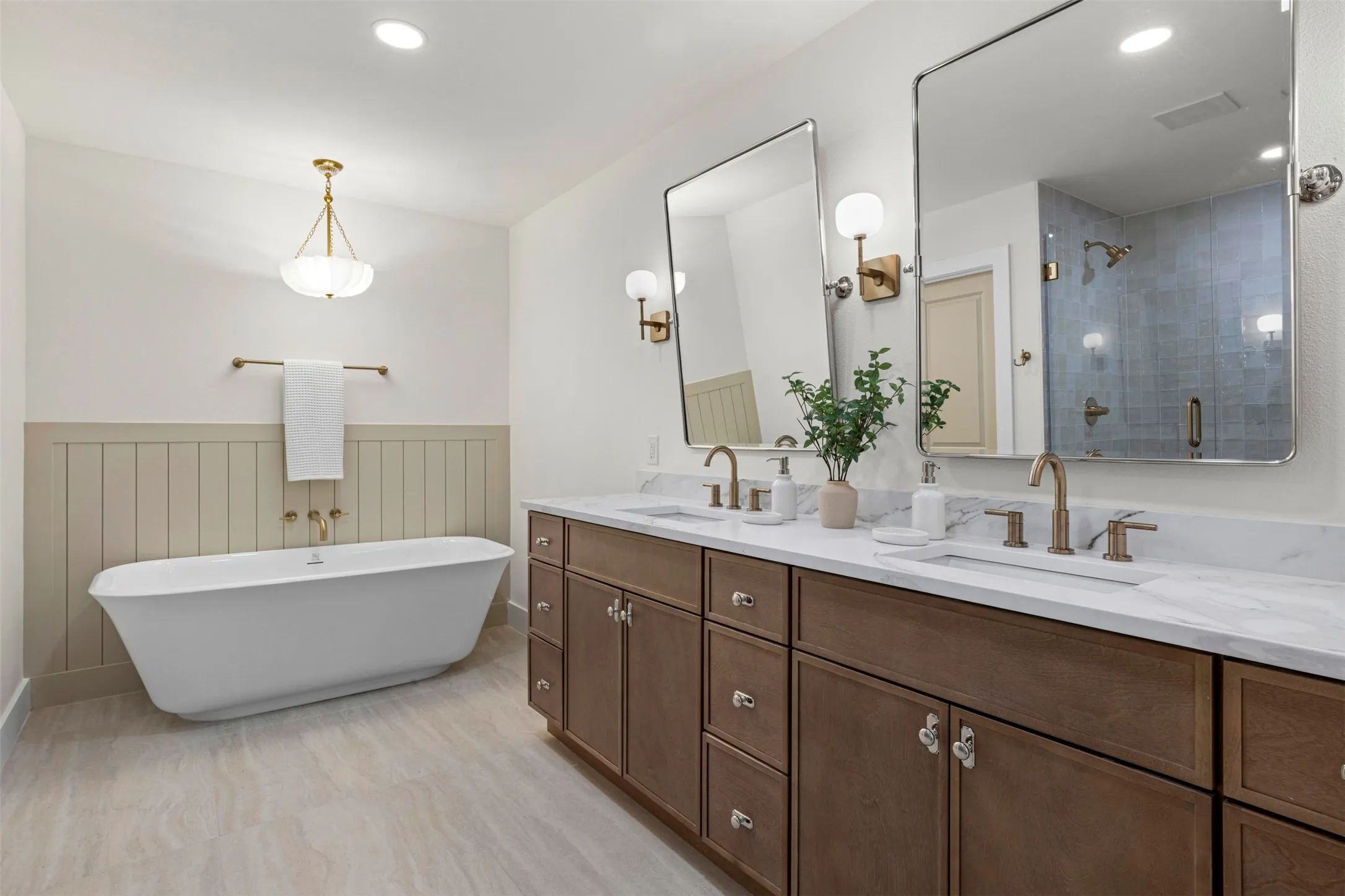 Single Family Residence For Sale in Collin County , 6427 Mimms Drive, Dallas, Texas 75252, 4 Bedroom, 3 Bathroom, 2 Garage spaces, 2,459 Sqft, built in 1981, mls#21389331, Real Estate Agent in Dallas, Homes For Sale in Collin county, Homes For Sale in Dallas, Realtor in Dallas Texas, Real Estate Brokerage Independent Realty Texas, Luminita Cordes Realtor