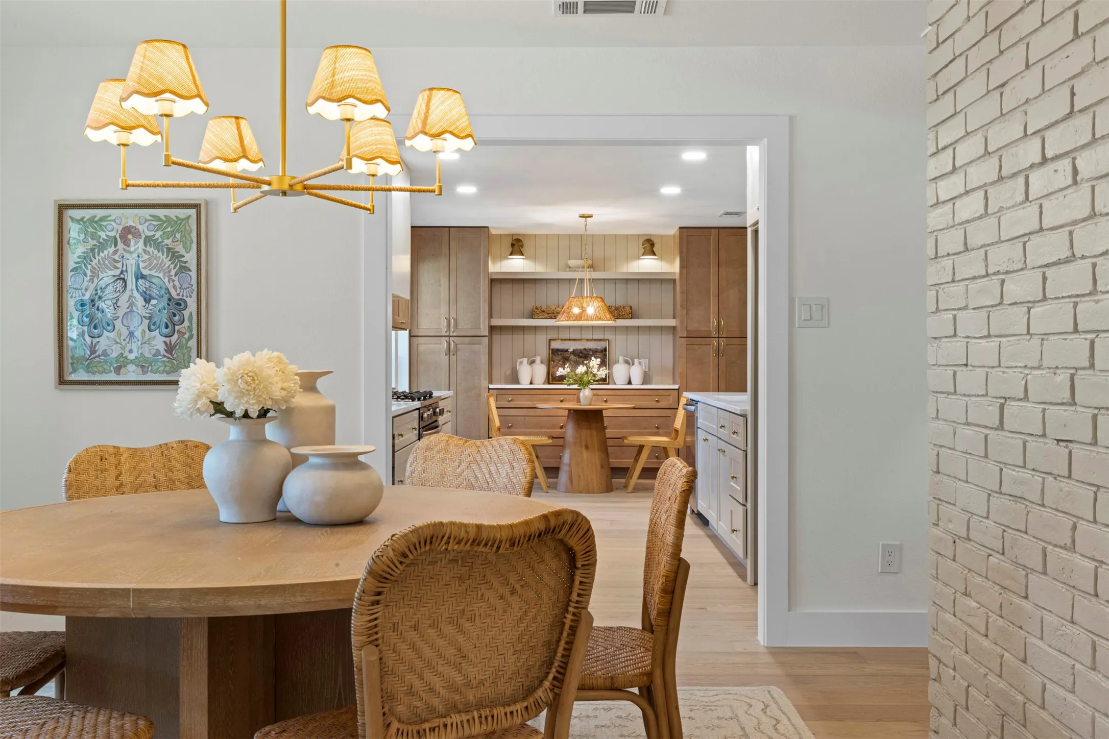Single Family Residence For Sale in Collin County , 6427 Mimms Drive, Dallas, Texas 75252, 4 Bedroom, 3 Bathroom, 2 Garage spaces, 2,459 Sqft, built in 1981, mls#21389331, Real Estate Agent in Dallas, Homes For Sale in Collin county, Homes For Sale in Dallas, Realtor in Dallas Texas, Real Estate Brokerage Independent Realty Texas, Luminita Cordes Realtor