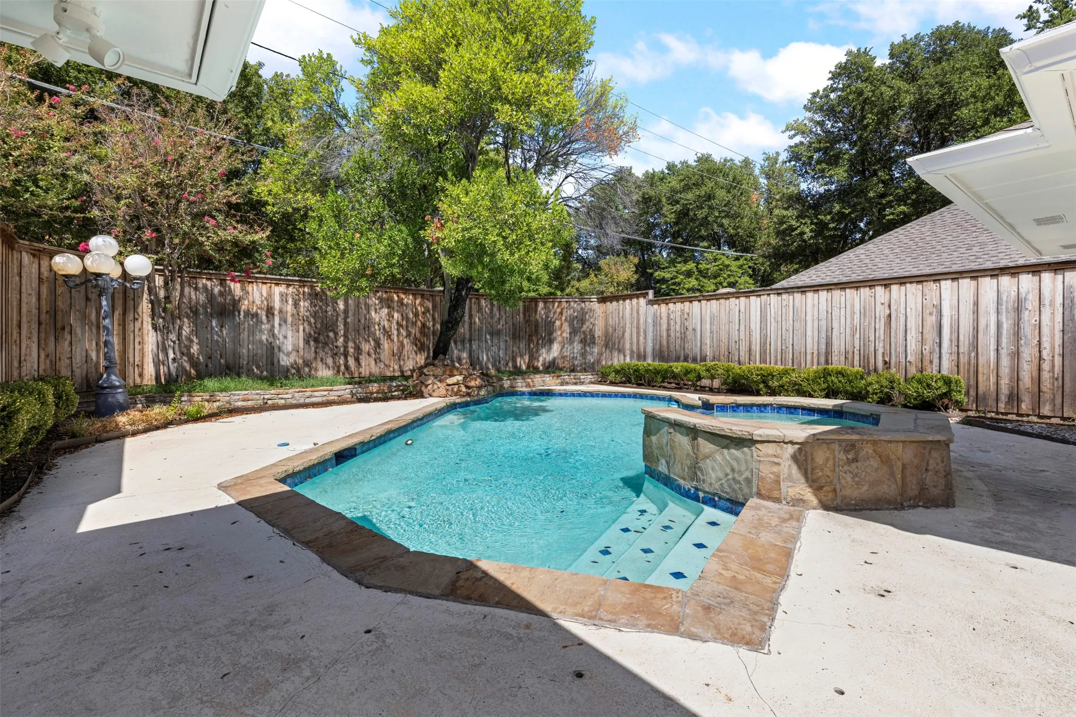 Single Family Residence For Sale in Collin County , 6427 Mimms Drive, Dallas, Texas 75252, 4 Bedroom, 3 Bathroom, 2 Garage spaces, 2,459 Sqft, built in 1981, mls#21389331, Real Estate Agent in Dallas, Homes For Sale in Collin county, Homes For Sale in Dallas, Realtor in Dallas Texas, Real Estate Brokerage Independent Realty Texas, Luminita Cordes Realtor