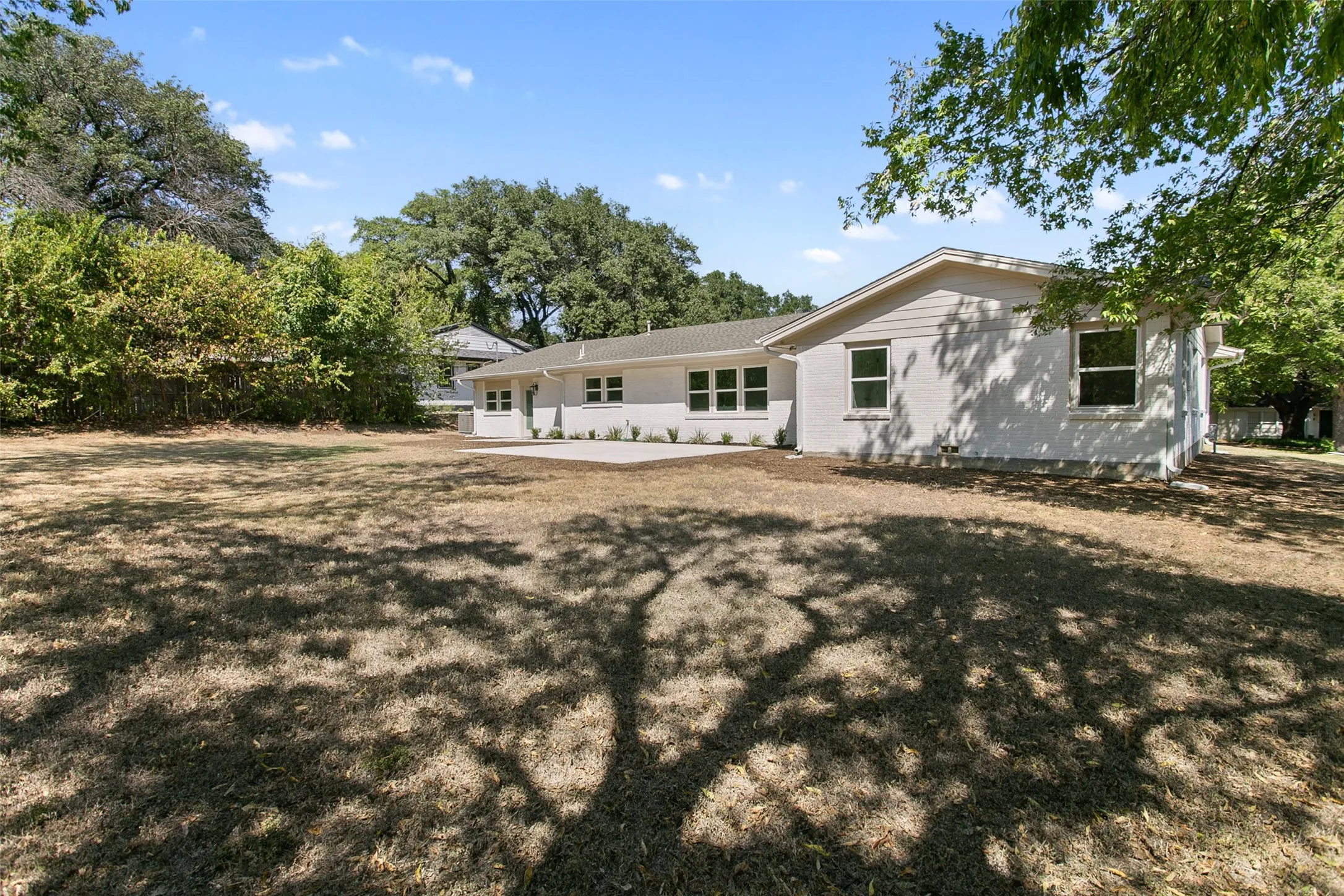 Single Family Residence For Sale in Tarrant County , 4124 Shannon Drive, Fort Worth, Texas 76116, 3 Bedroom, 2 Bathroom, 2 Garage spaces, 2,175 Sqft, built in 1955, mls#21389824, Real Estate Agent in Fort Worth, Homes For Sale in Tarrant county, Homes For Sale in Fort Worth, Realtor in Fort Worth Texas, Real Estate Brokerage Independent Realty Texas, Luminita Cordes Realtor