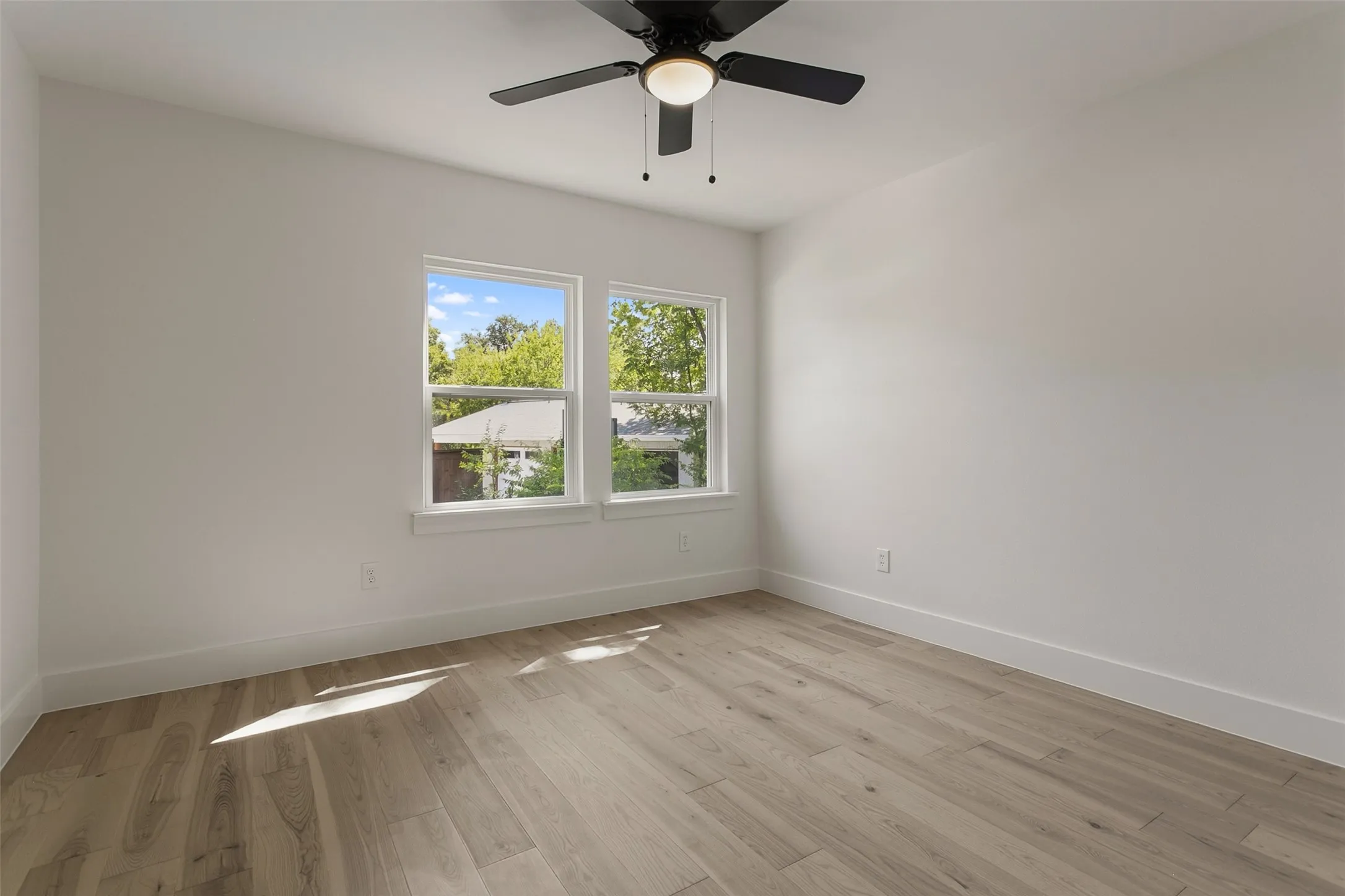 Single Family Residence For Sale in Tarrant County , 4124 Shannon Drive, Fort Worth, Texas 76116, 3 Bedroom, 2 Bathroom, 2 Garage spaces, 2,175 Sqft, built in 1955, mls#21389824, Real Estate Agent in Fort Worth, Homes For Sale in Tarrant county, Homes For Sale in Fort Worth, Realtor in Fort Worth Texas, Real Estate Brokerage Independent Realty Texas, Luminita Cordes Realtor