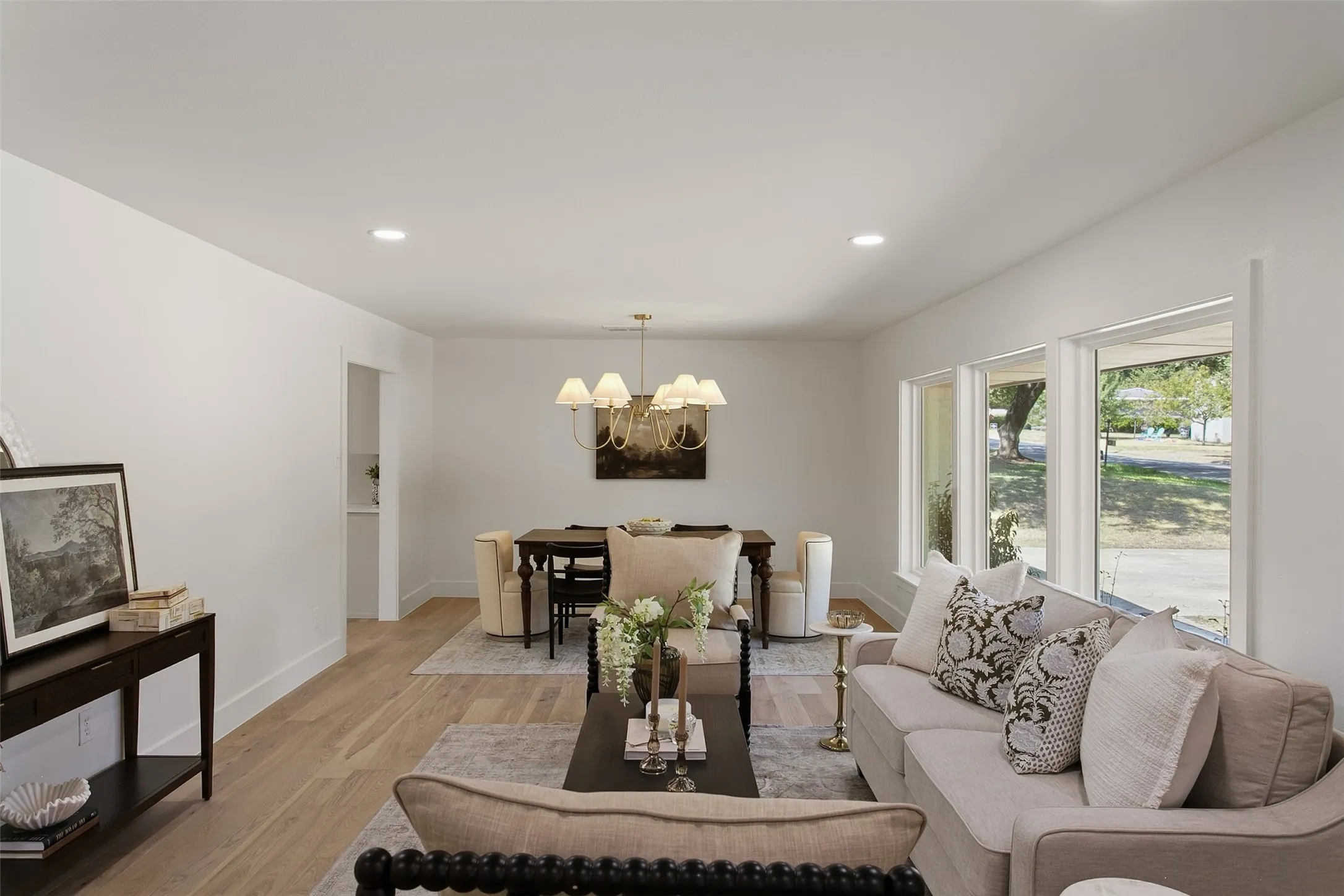 Single Family Residence For Sale in Tarrant County , 4124 Shannon Drive, Fort Worth, Texas 76116, 3 Bedroom, 2 Bathroom, 2 Garage spaces, 2,175 Sqft, built in 1955, mls#21389824, Real Estate Agent in Fort Worth, Homes For Sale in Tarrant county, Homes For Sale in Fort Worth, Realtor in Fort Worth Texas, Real Estate Brokerage Independent Realty Texas, Luminita Cordes Realtor