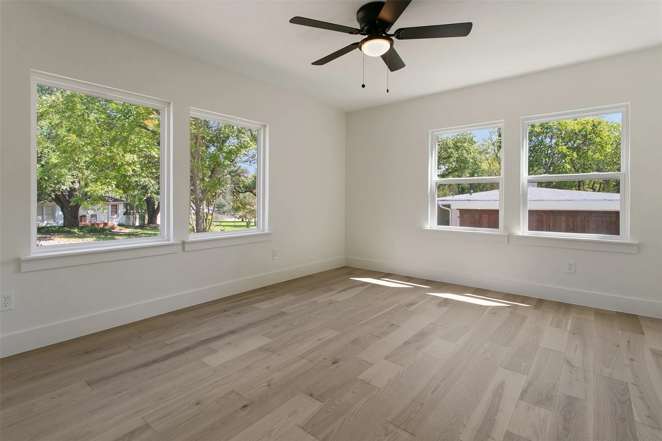 Single Family Residence For Sale in Tarrant County , 4124 Shannon Drive, Fort Worth, Texas 76116, 3 Bedroom, 2 Bathroom, 2 Garage spaces, 2,175 Sqft, built in 1955, mls#21389824, Real Estate Agent in Fort Worth, Homes For Sale in Tarrant county, Homes For Sale in Fort Worth, Realtor in Fort Worth Texas, Real Estate Brokerage Independent Realty Texas, Luminita Cordes Realtor