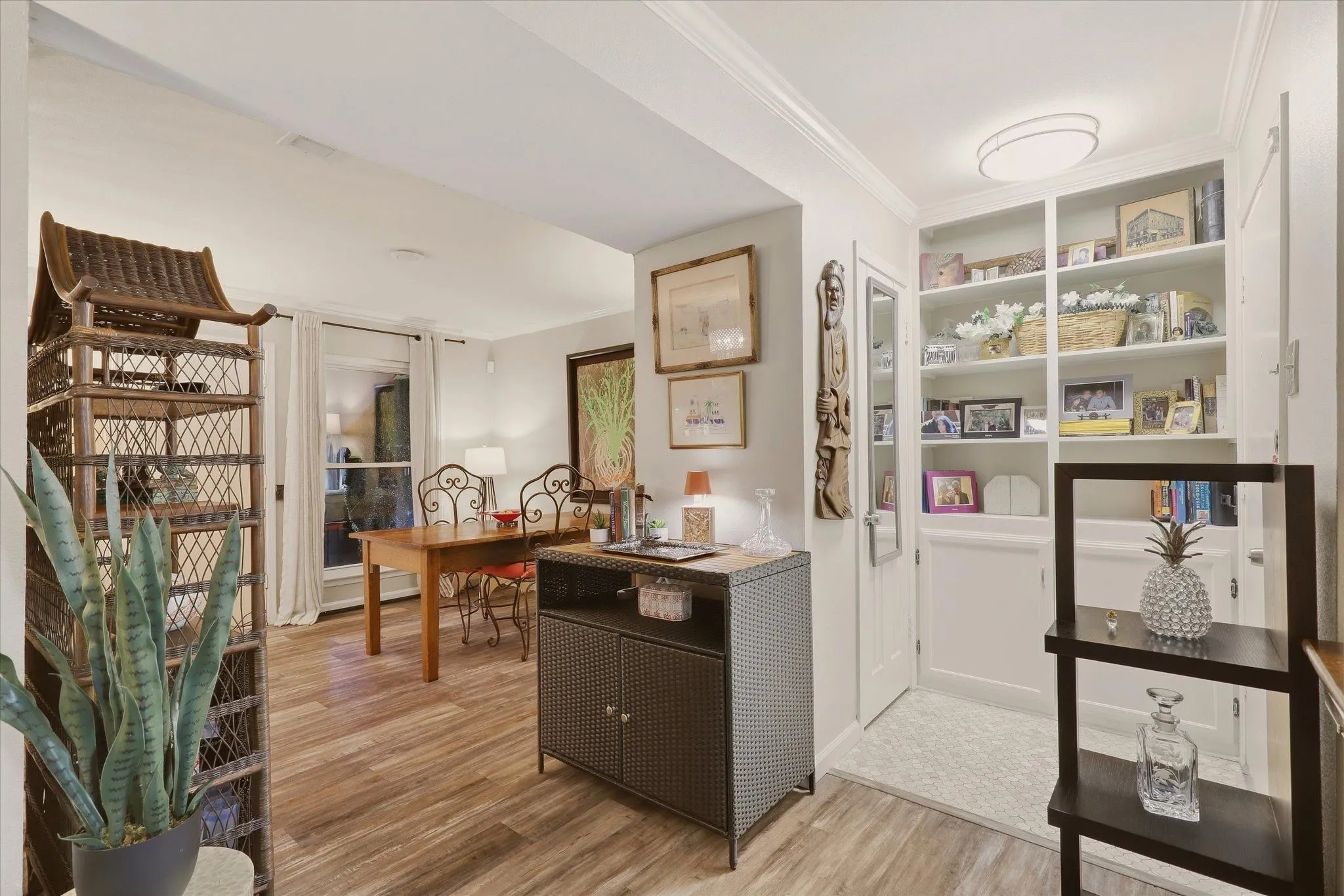 Condominium For Sale in Dallas County , 10584 High Hollows Drive 277, Dallas, Texas 75230, 2 Bedroom, 2 Bathroom, Garage spaces, 1,248 Sqft, built in 1970, mls#21387652, Real Estate Agent in Dallas, Homes For Sale in Dallas county, Homes For Sale in Dallas, Realtor in Dallas Texas, Real Estate Brokerage Independent Realty Texas, Luminita Cordes Realtor
