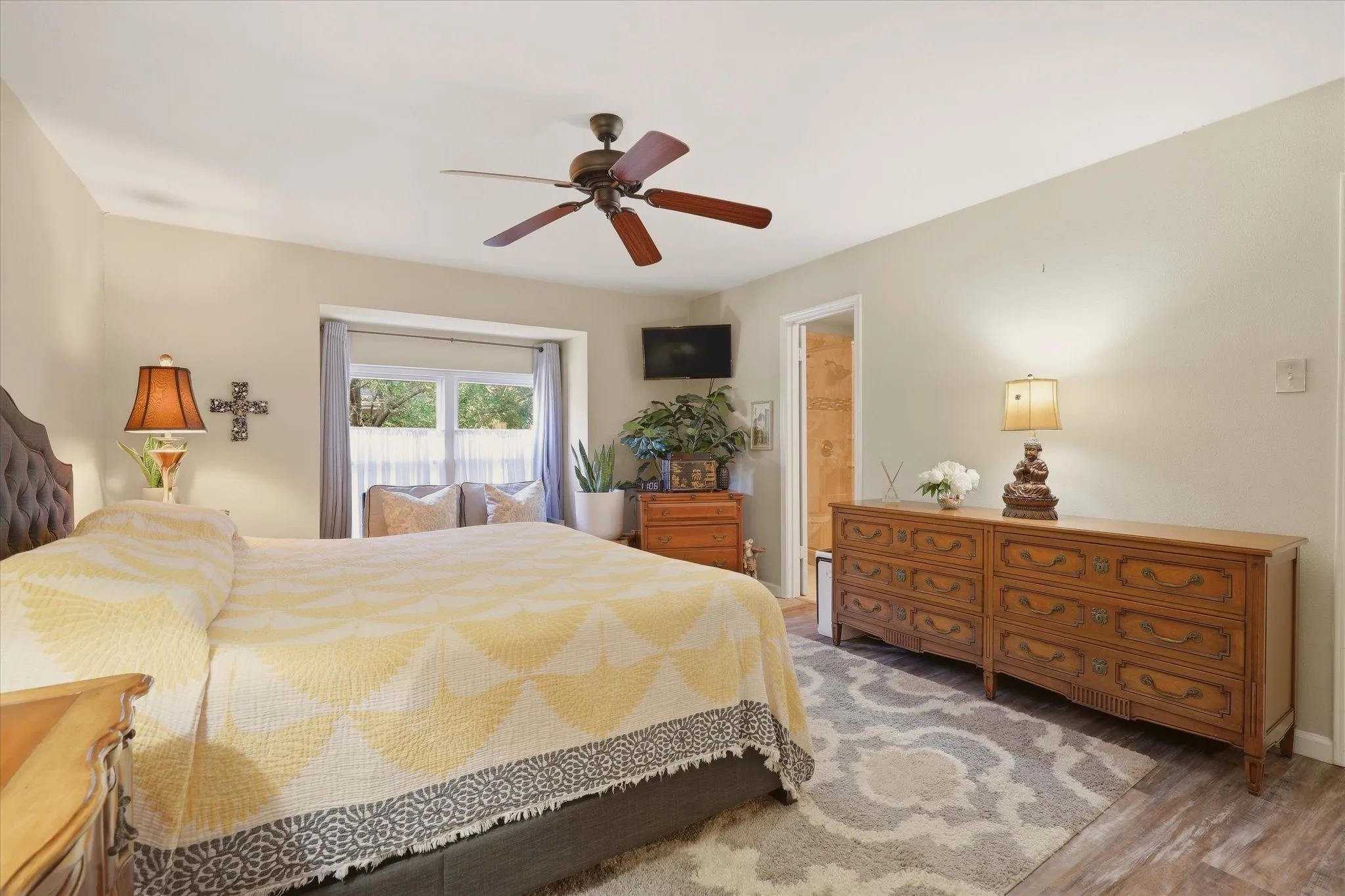 Condominium For Sale in Dallas County , 10584 High Hollows Drive 277, Dallas, Texas 75230, 2 Bedroom, 2 Bathroom, Garage spaces, 1,248 Sqft, built in 1970, mls#21387652, Real Estate Agent in Dallas, Homes For Sale in Dallas county, Homes For Sale in Dallas, Realtor in Dallas Texas, Real Estate Brokerage Independent Realty Texas, Luminita Cordes Realtor
