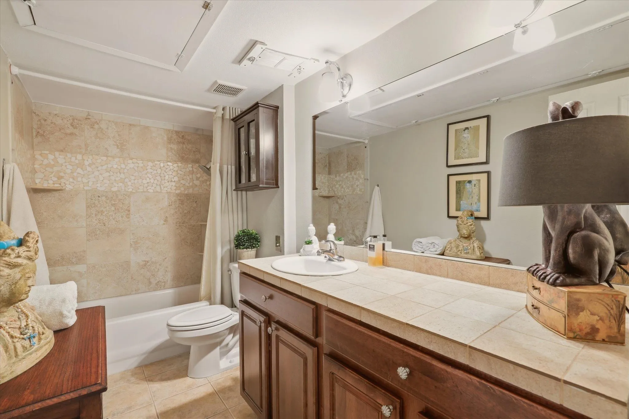 Condominium For Sale in Dallas County , 10584 High Hollows Drive 277, Dallas, Texas 75230, 2 Bedroom, 2 Bathroom, Garage spaces, 1,248 Sqft, built in 1970, mls#21387652, Real Estate Agent in Dallas, Homes For Sale in Dallas county, Homes For Sale in Dallas, Realtor in Dallas Texas, Real Estate Brokerage Independent Realty Texas, Luminita Cordes Realtor