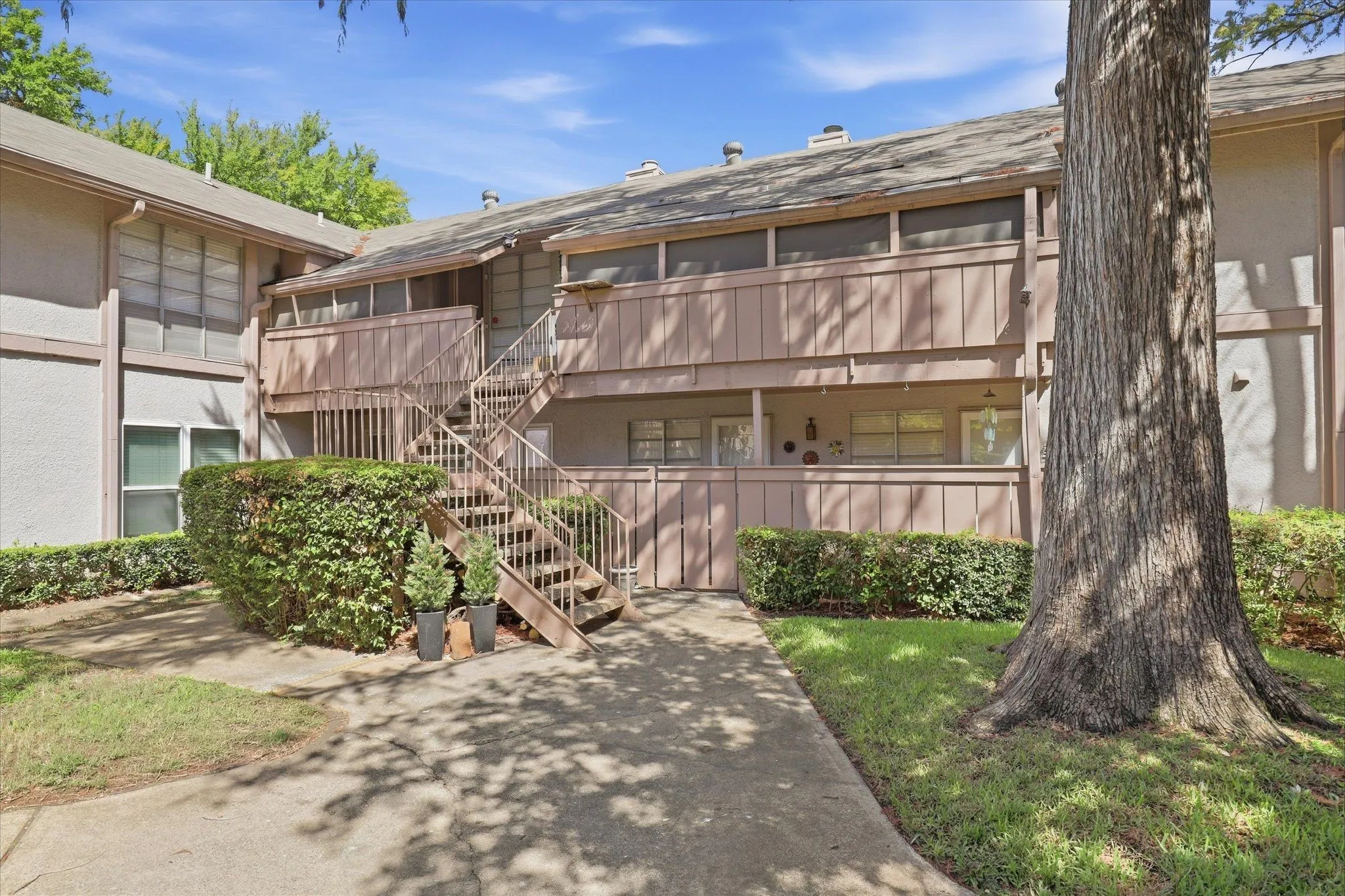 Condominium For Sale in Dallas County , 10584 High Hollows Drive 277, Dallas, Texas 75230, 2 Bedroom, 2 Bathroom, Garage spaces, 1,248 Sqft, built in 1970, mls#21387652, Real Estate Agent in Dallas, Homes For Sale in Dallas county, Homes For Sale in Dallas, Realtor in Dallas Texas, Real Estate Brokerage Independent Realty Texas, Luminita Cordes Realtor