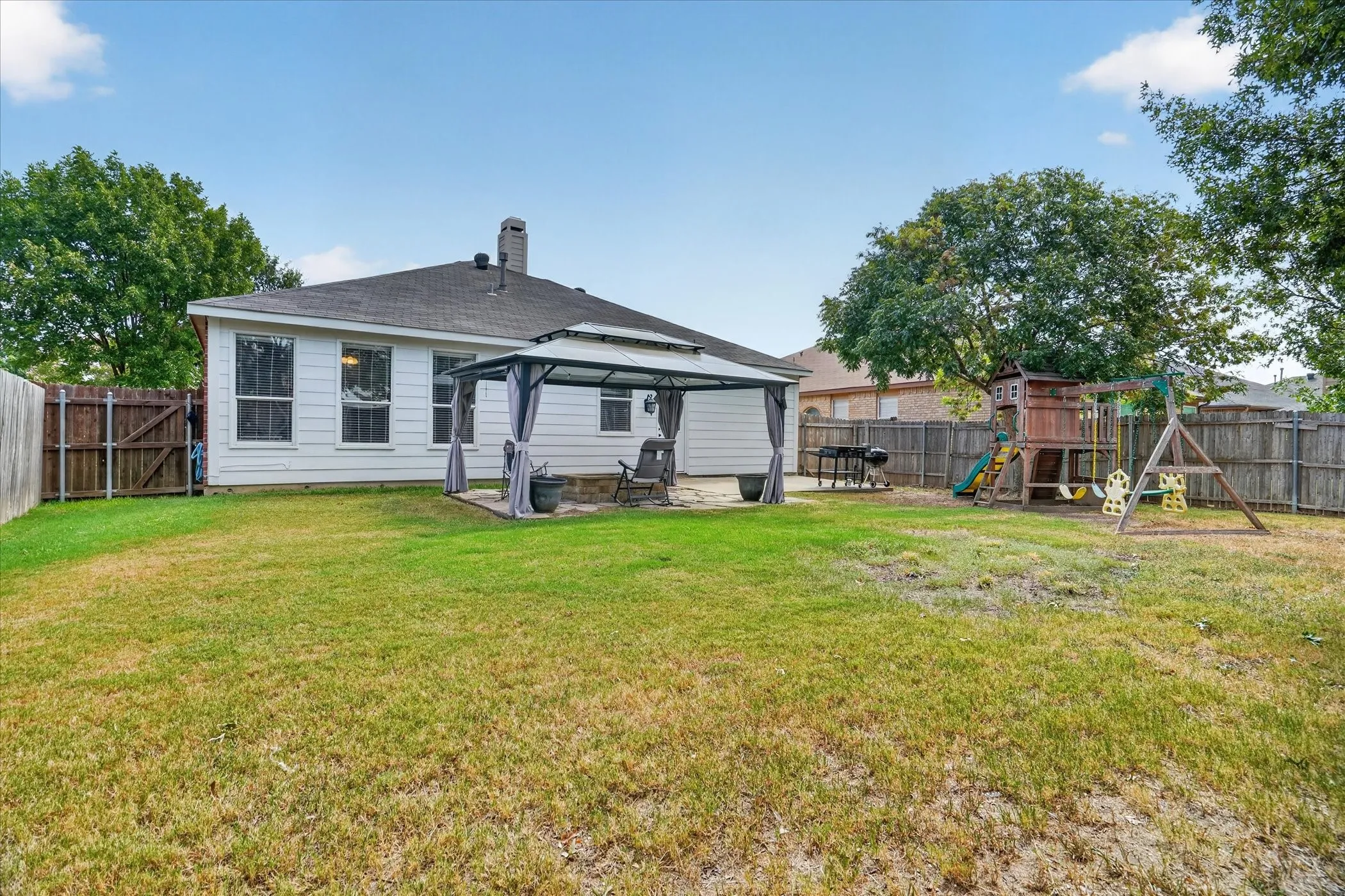 Single Family Residence For Sale in Tarrant County , 8425 Greylock Court, Fort Worth, Texas 76137, 3 Bedroom, 2 Bathroom, 2 Garage spaces, 1,615 Sqft, built in 1999, mls#21387969, Real Estate Agent in Fort Worth, Homes For Sale in Tarrant county, Homes For Sale in Fort Worth, Realtor in Fort Worth Texas, Real Estate Brokerage Independent Realty Texas, Luminita Cordes Realtor